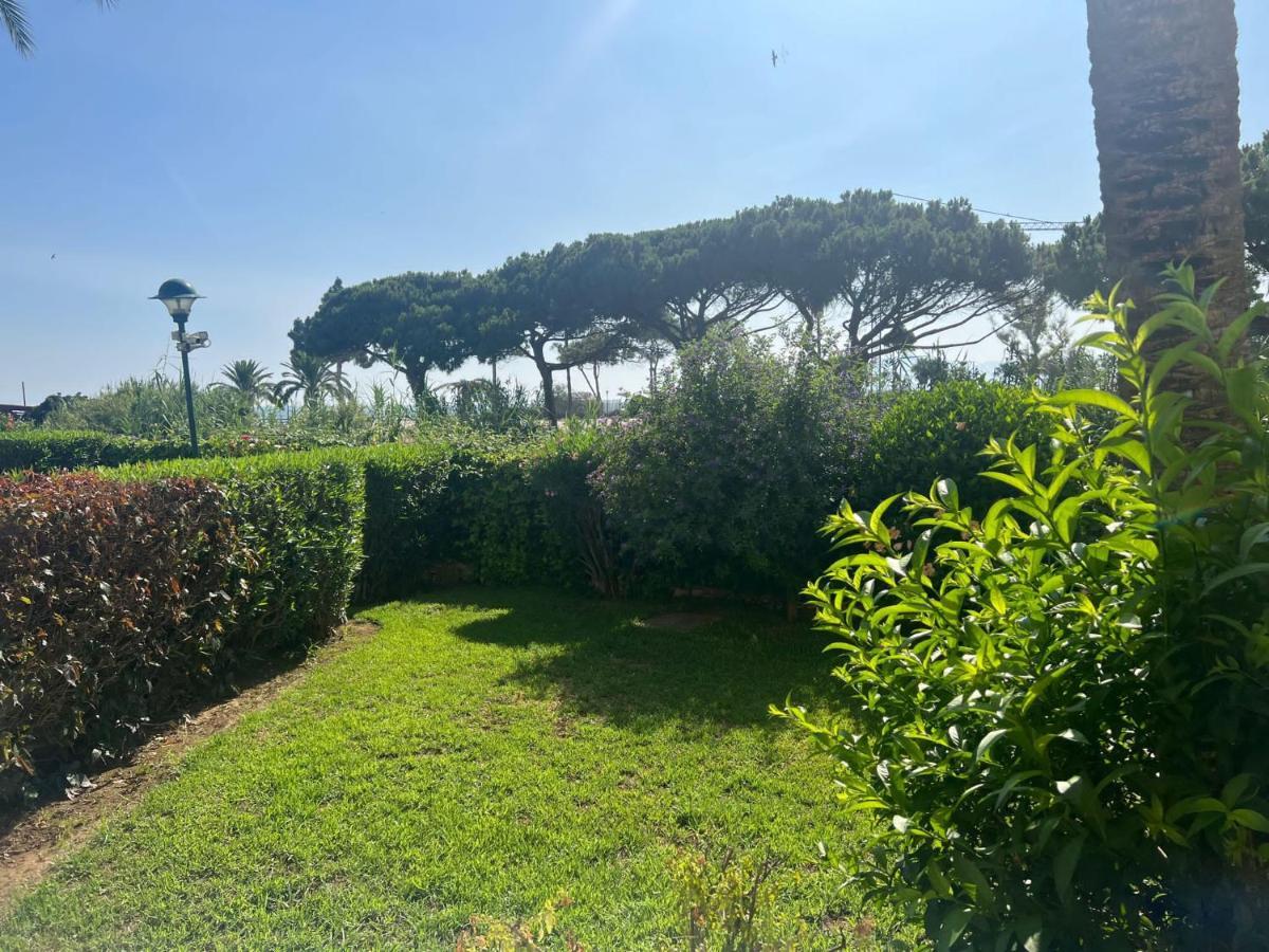 Monteros Palm Beach, Private Garden, Front Apartment *