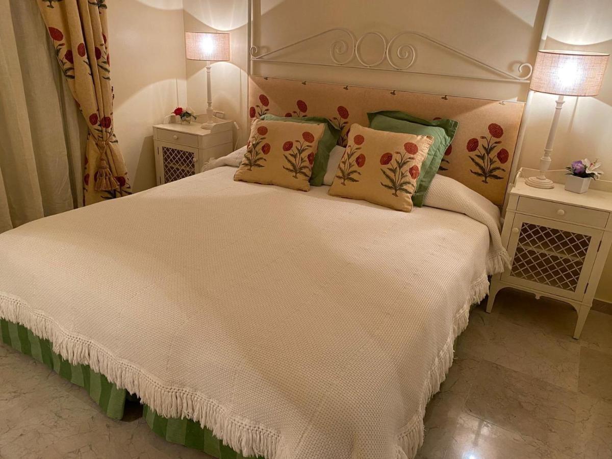 Villa Golf In Marbella, Frontline Golfvilla In Rioreal Golf
