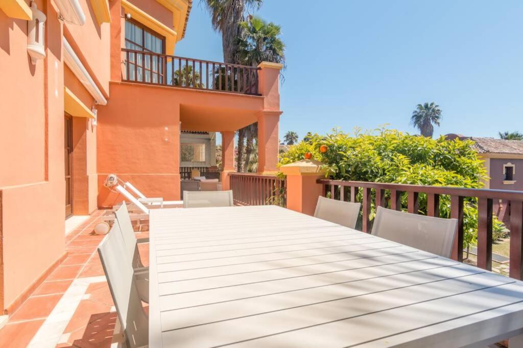 Exclusive 6 En Bedroom - Nagueeles Villa Marbella