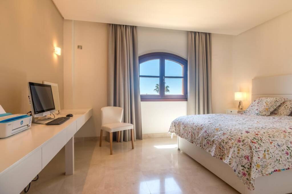 Exclusive 6 En Bedroom - Nagueeles Villa *