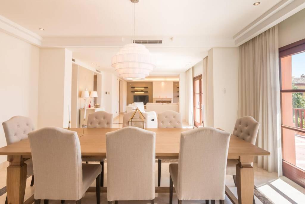 Villa Exclusive 6 En Bedroom - Nagueeles