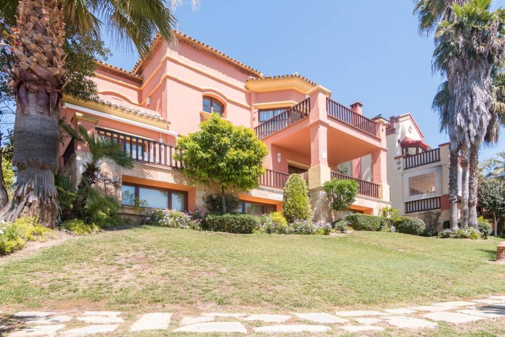 Exclusive 6 En Bedroom - Nagueeles Villa *