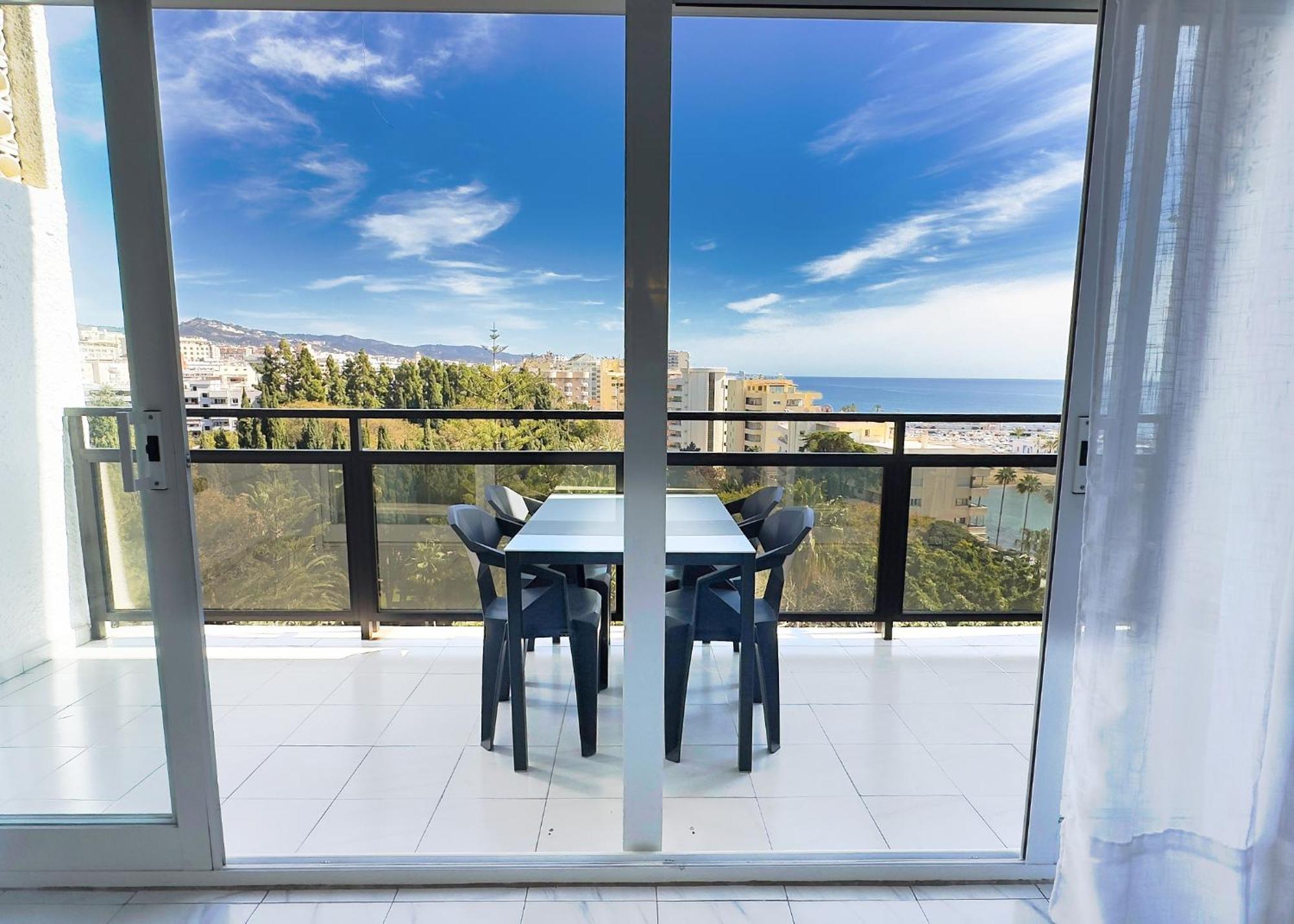 Skol 727 Lovely 2 Bedroom Duplex In Center