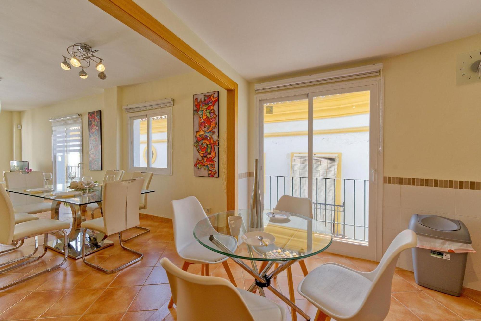 1091 Old Town Apartment *