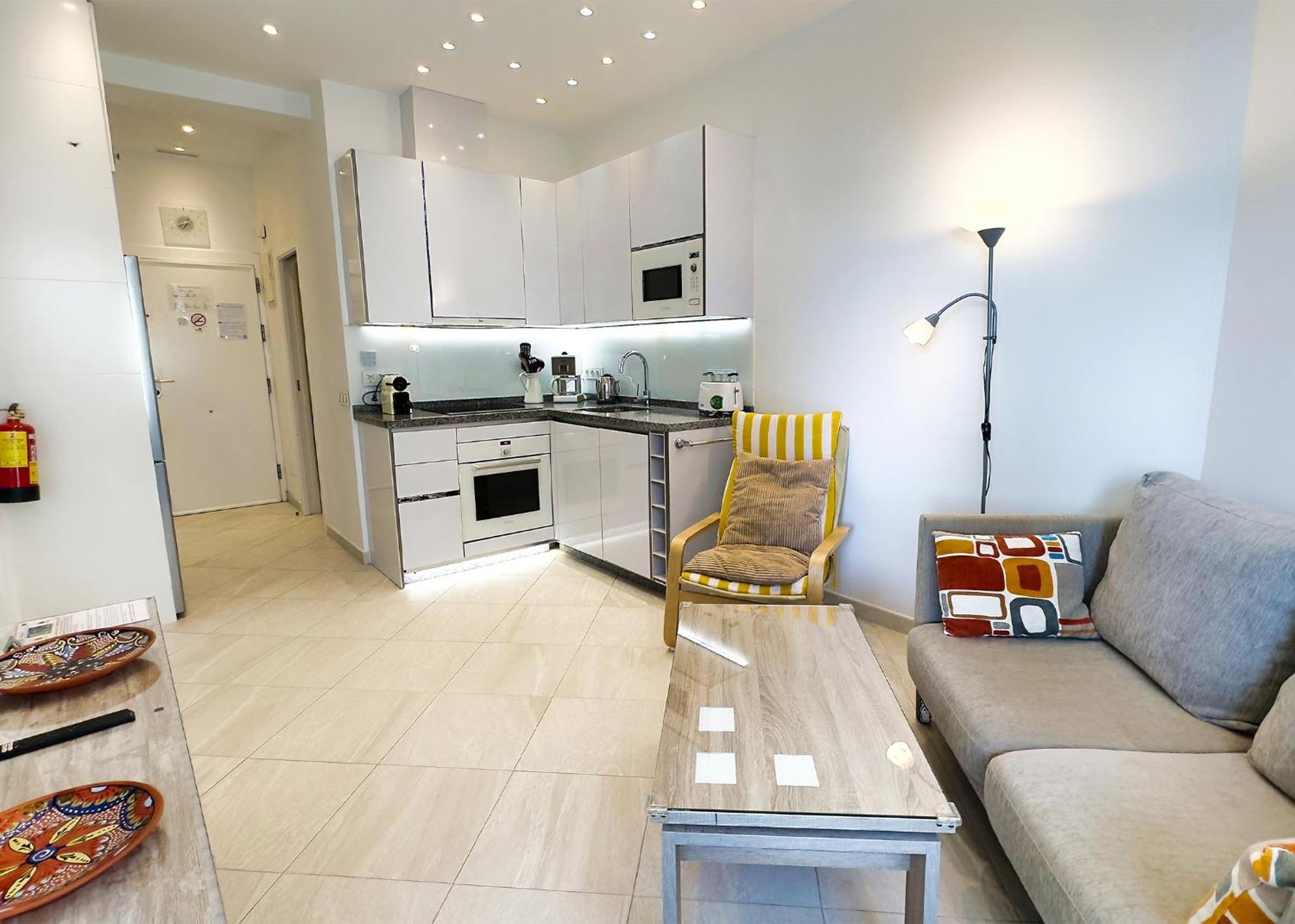 Skol 322 - Completely Renovated Front Apartment Marbella