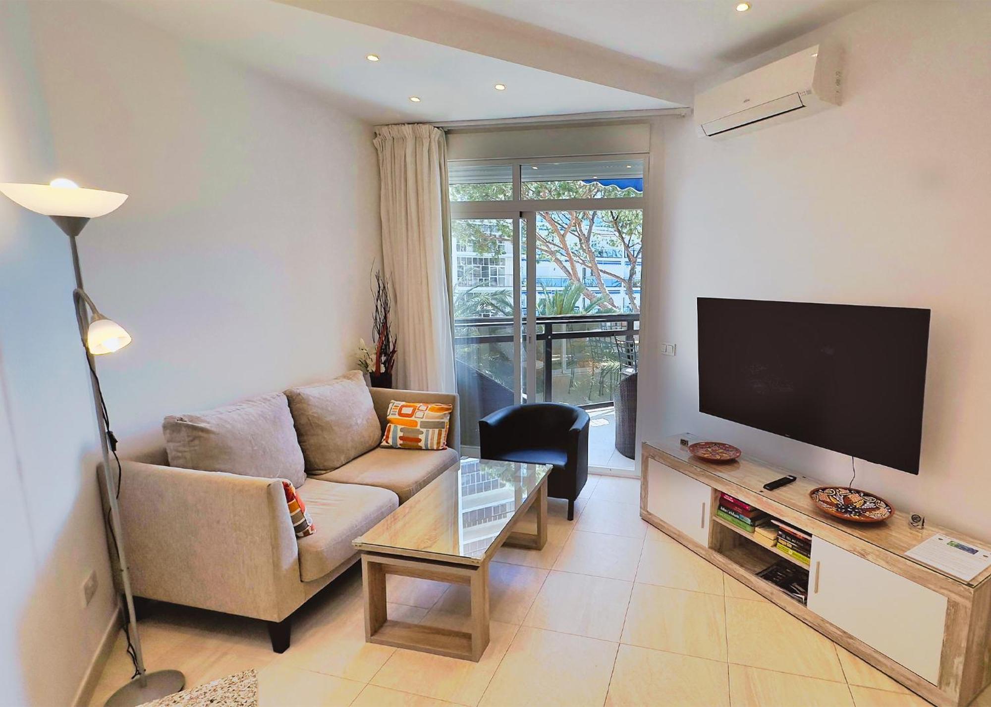 Skol 322 - Completely Renovated Front Apartment