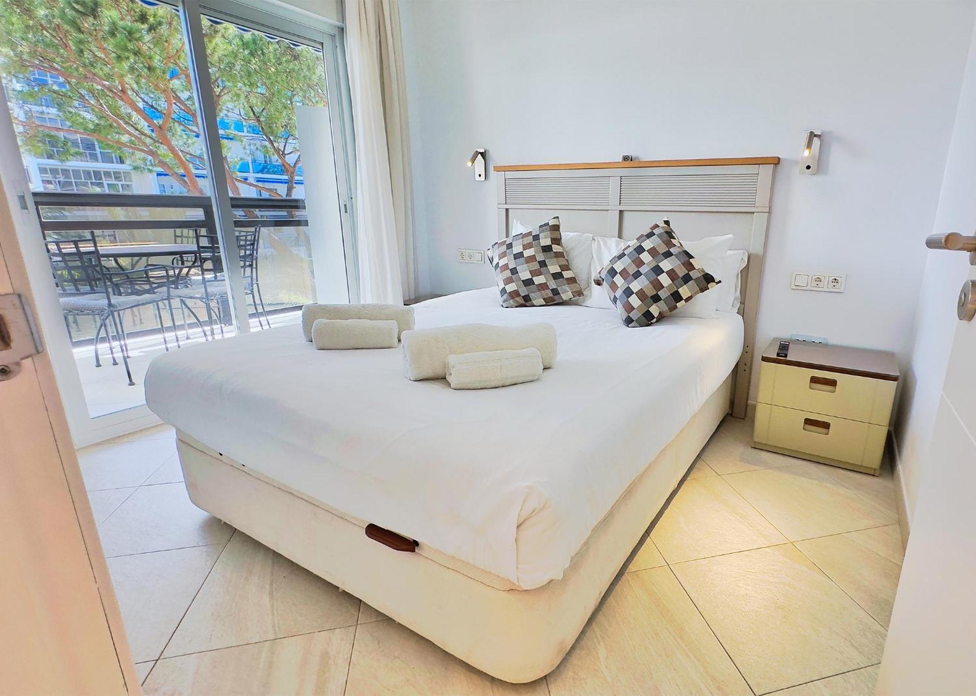 Skol 322 - Completely Renovated Front Apartment