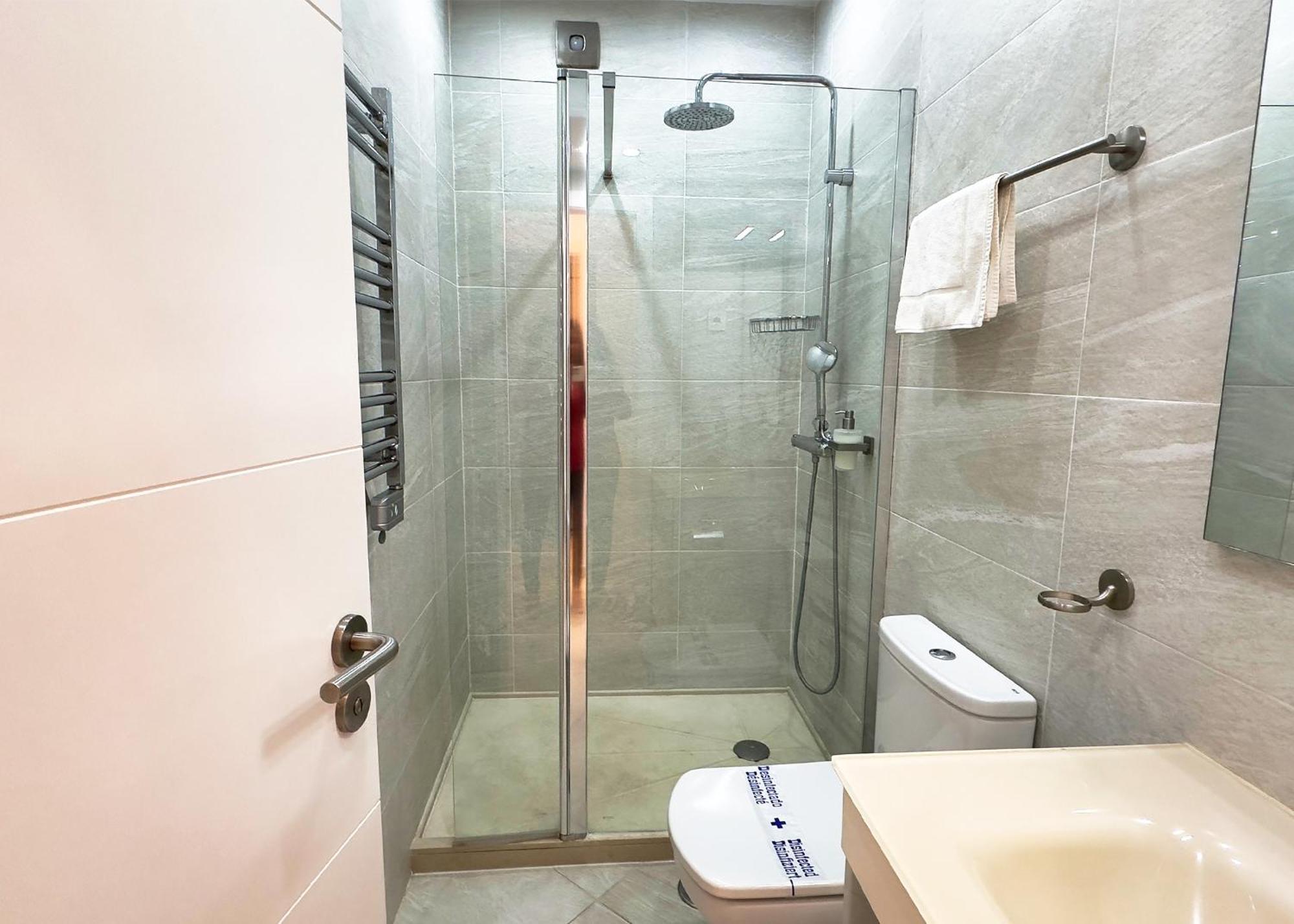 Skol 322 - Completely Renovated Front Apartment *