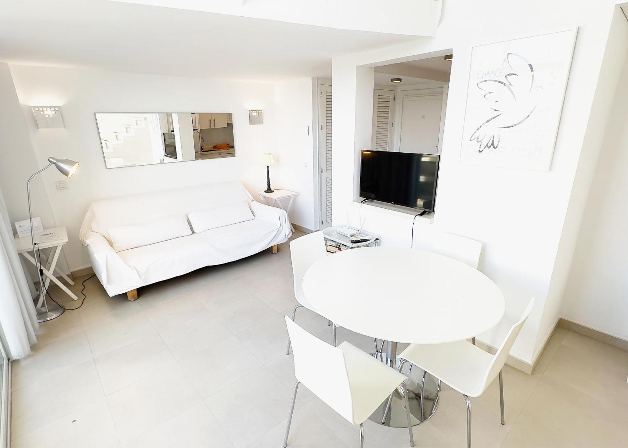 Skol 302 Super One-bedroom Duplex With Sea Views Marbella
