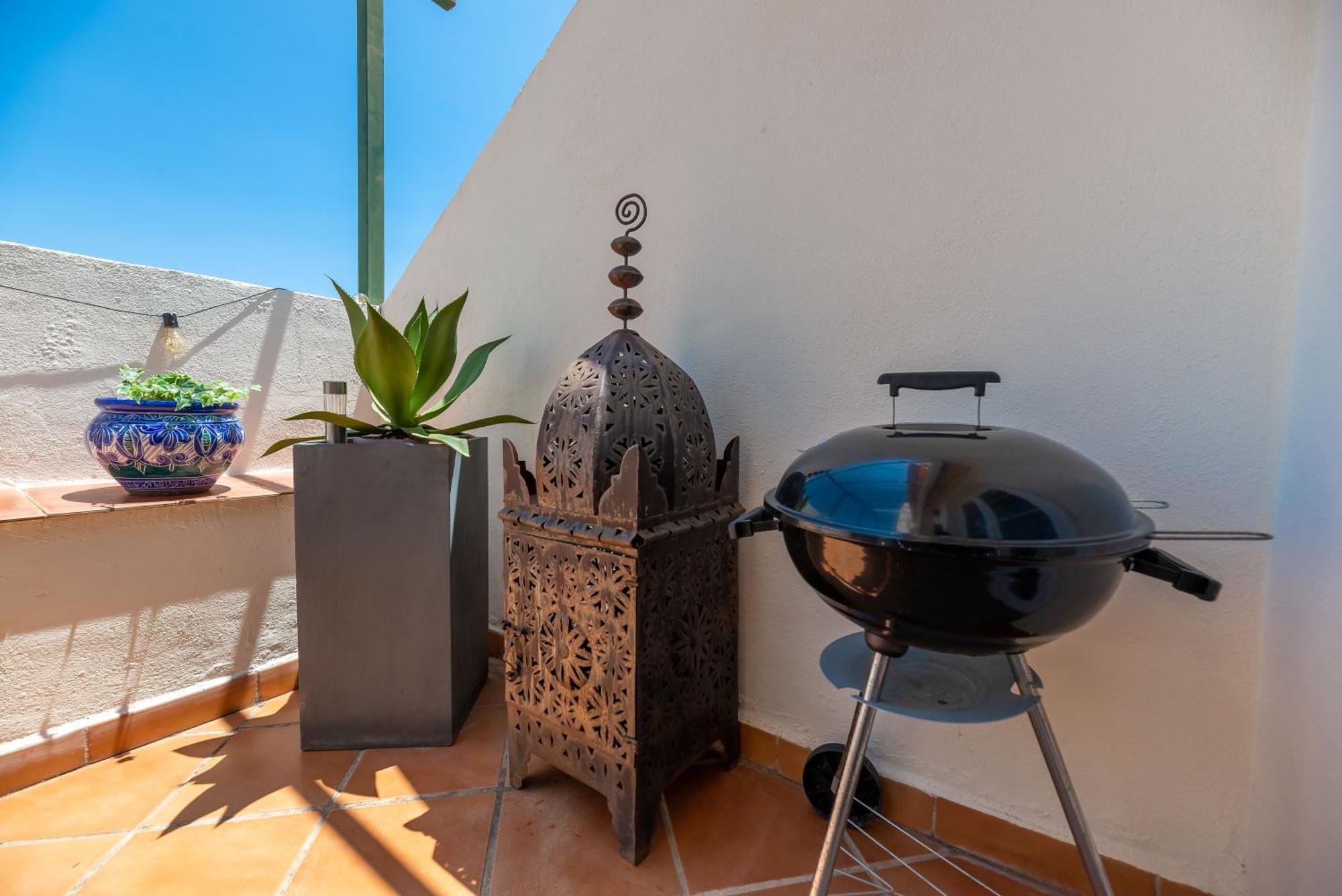 Apartment Elegant 2 Bdrm Penthouse With Bbq And Pools *