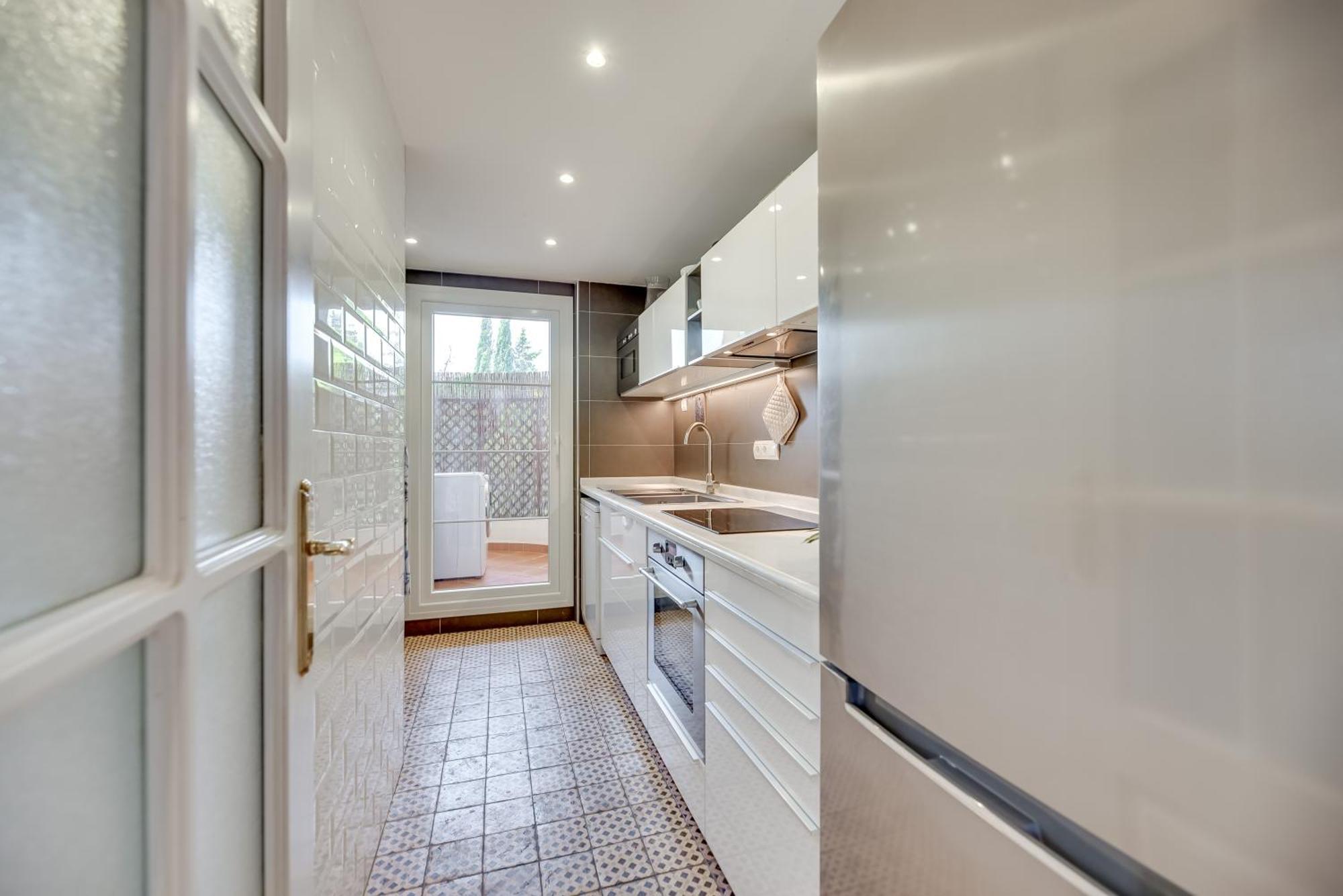 Elegant 2 Bdrm Penthouse With Bbq And Pools *