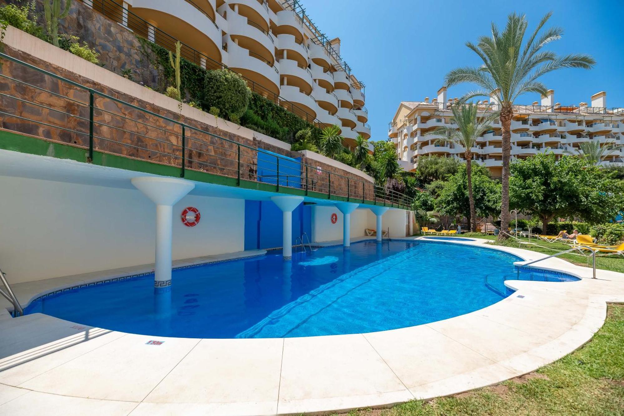 Elegant 2 Bdrm Penthouse With Bbq And Pools Apartment *