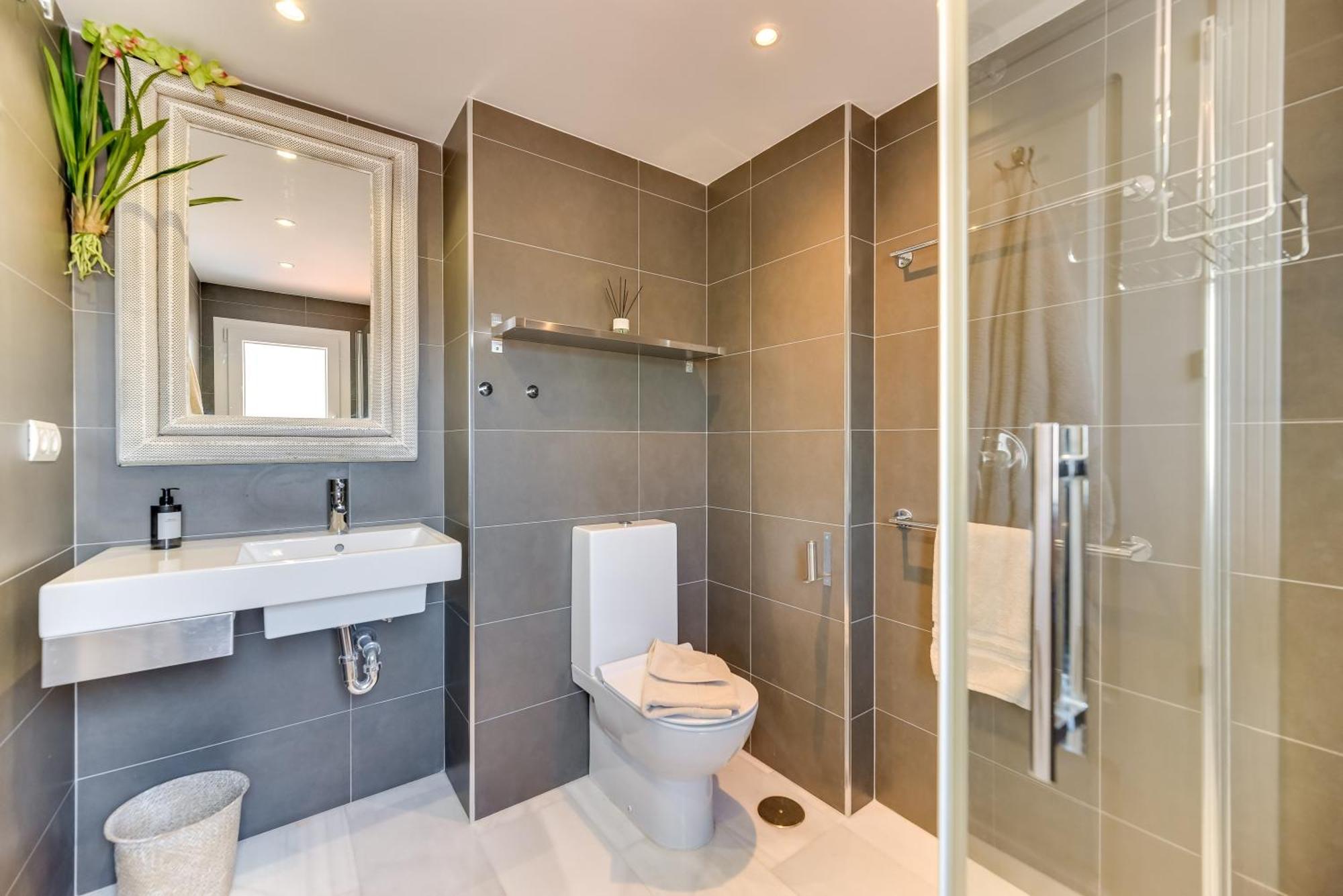 Apartment Elegant 2 Bdrm Penthouse With Bbq And Pools Marbella