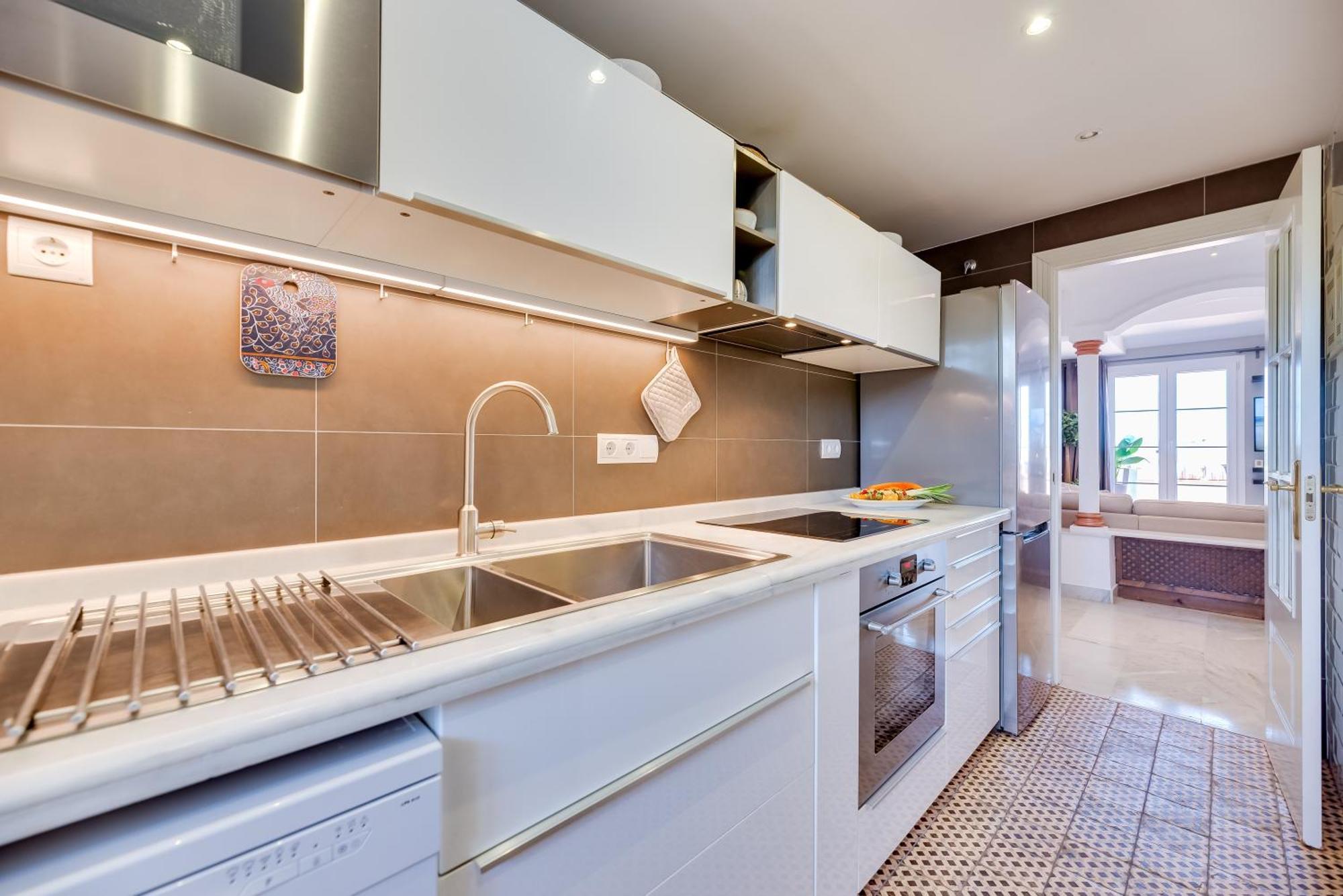 Apartment Elegant 2 Bdrm Penthouse With Bbq And Pools