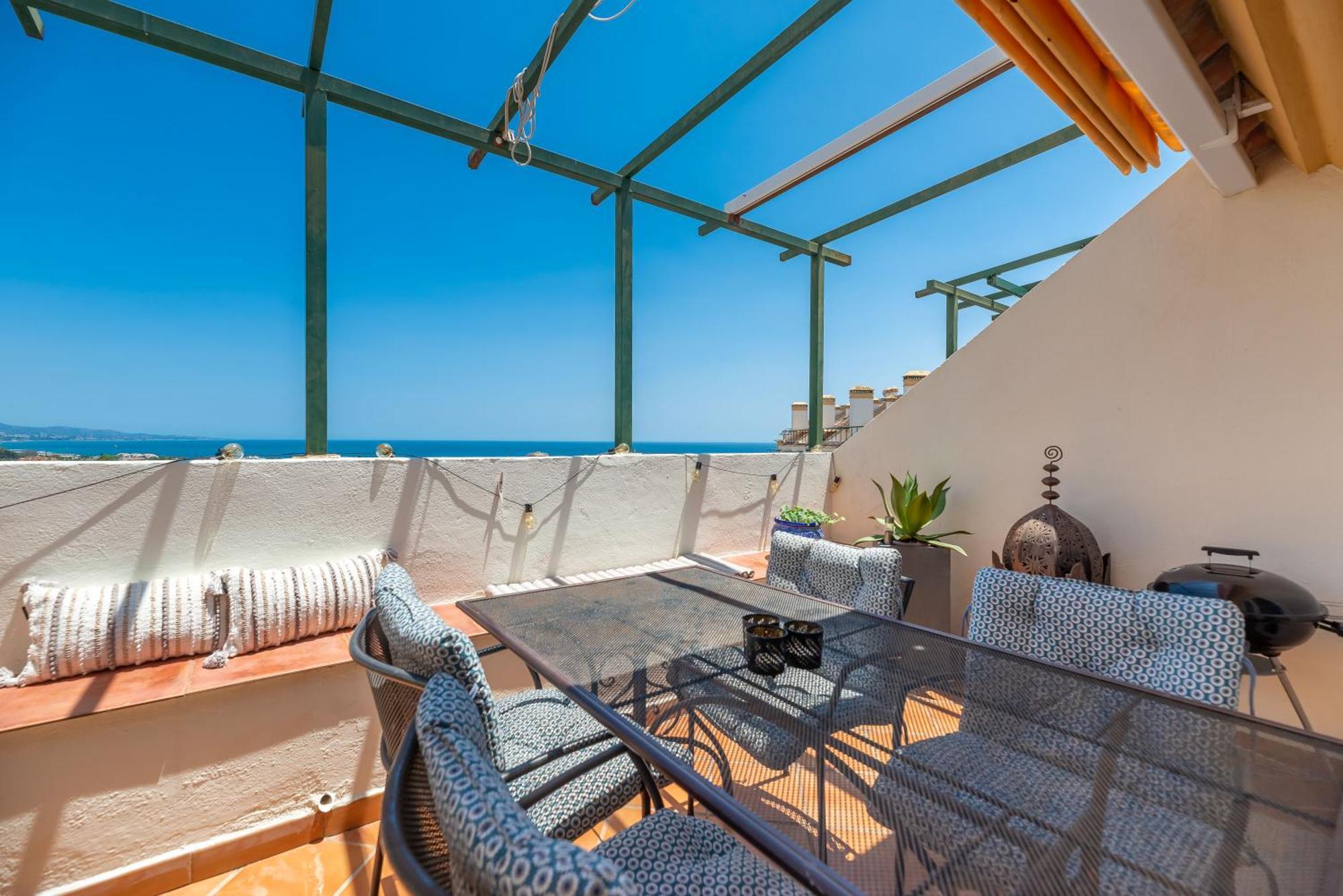 Elegant 2 Bdrm Penthouse With Bbq And Pools Apartment Marbella