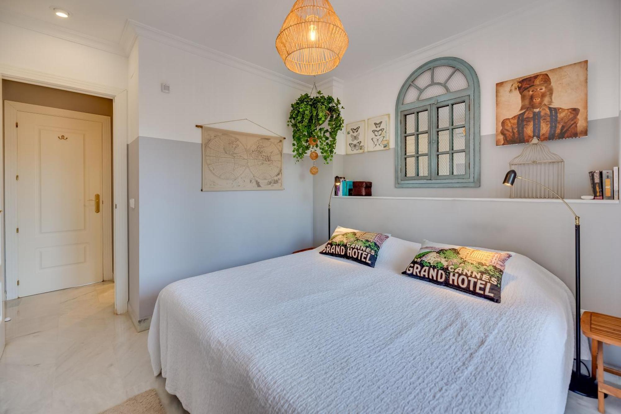 Elegant 2 Bdrm Penthouse With Bbq And Pools Marbella