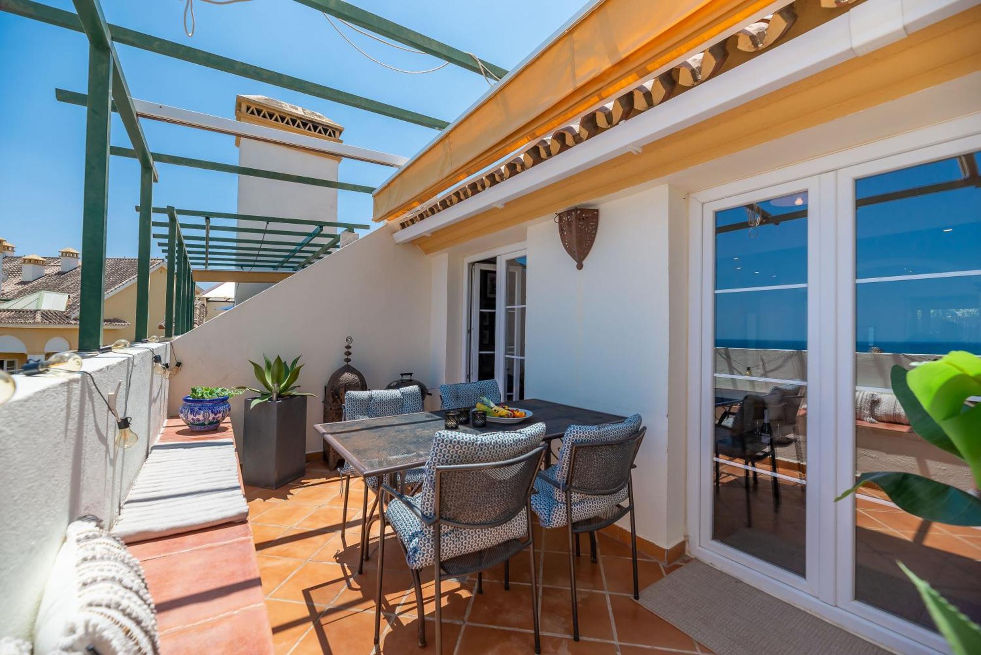 Apartment Elegant 2 Bdrm Penthouse With Bbq And Pools *