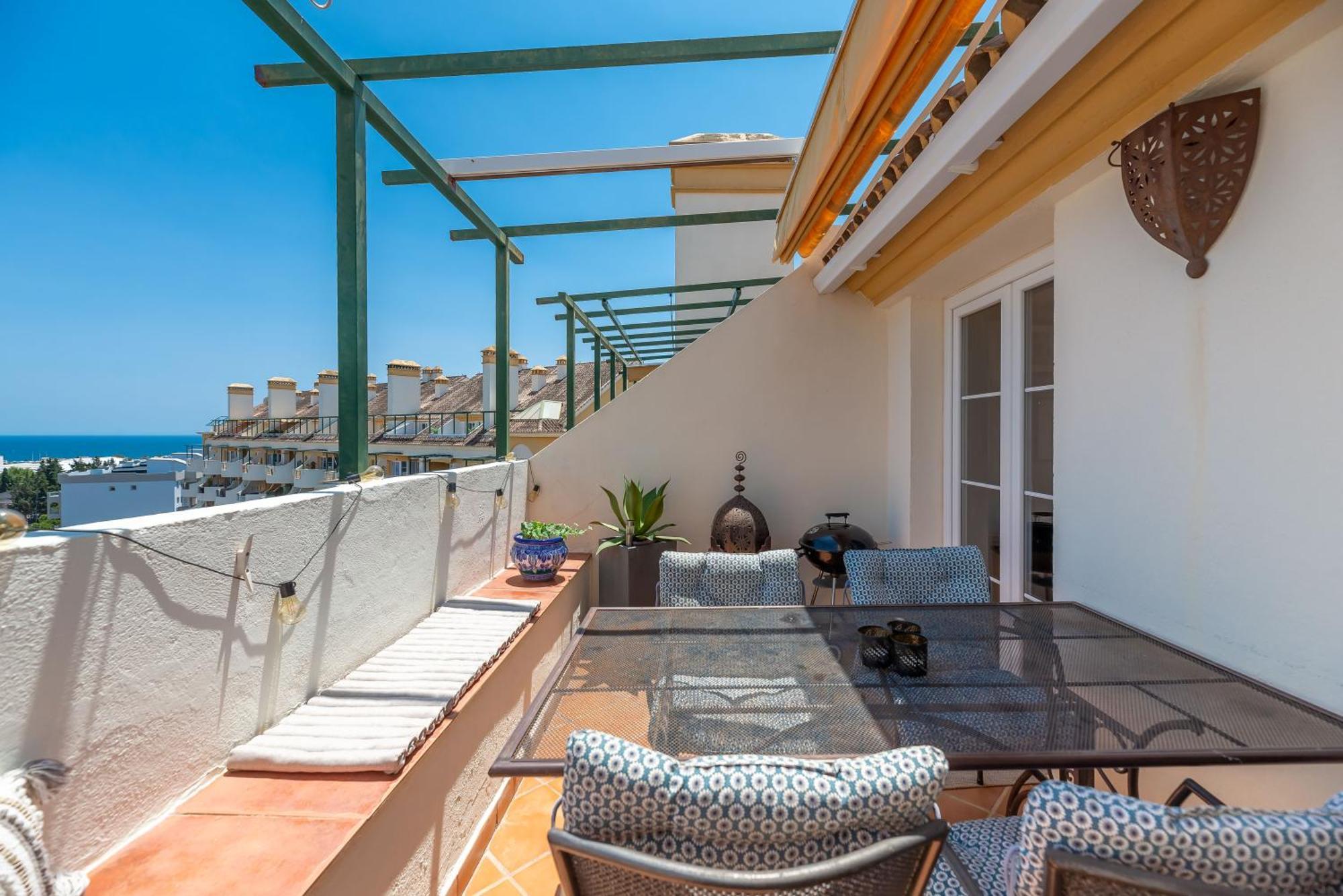 Elegant 2 Bdrm Penthouse With Bbq And Pools