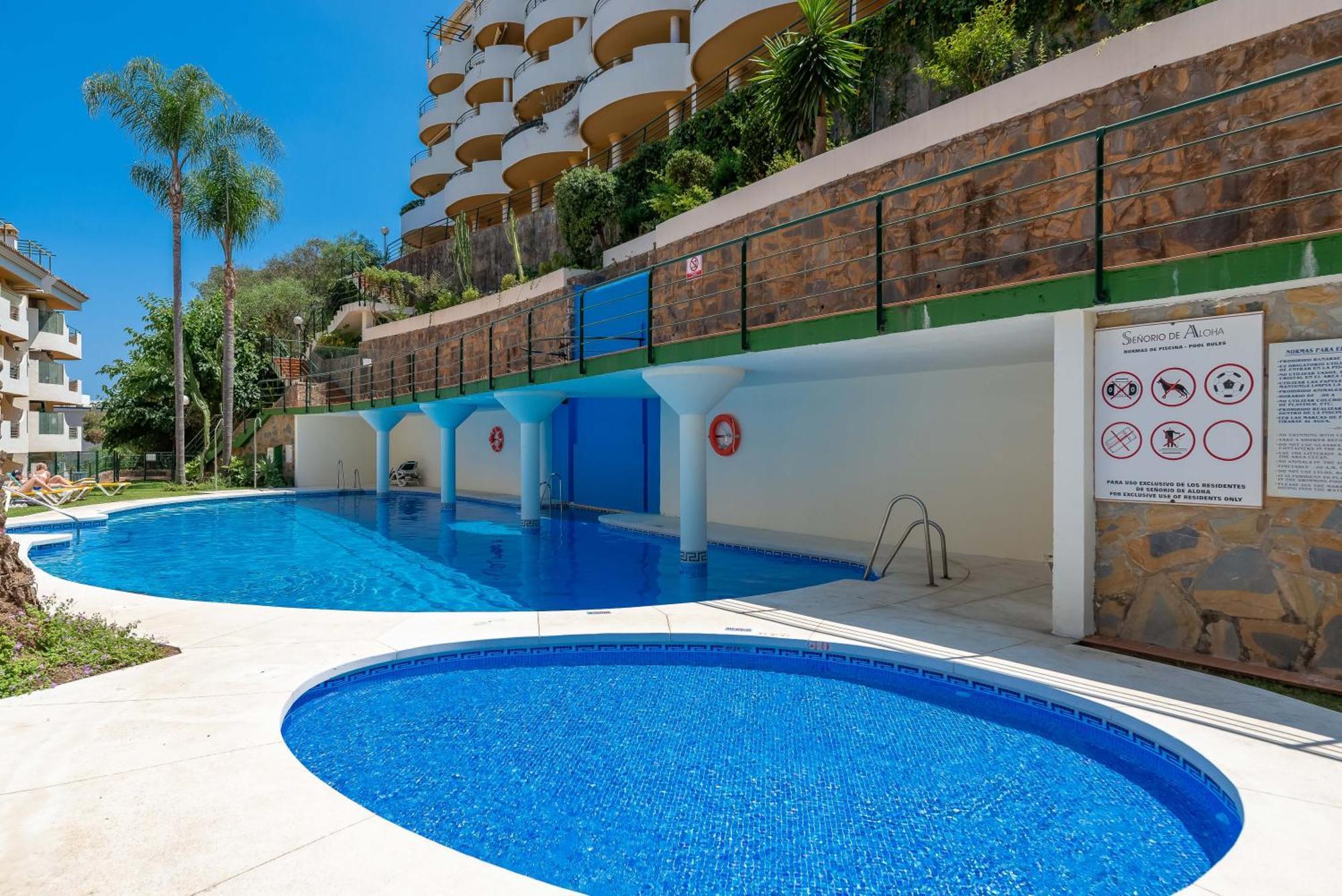 Apartment Elegant 2 Bdrm Penthouse With Bbq And Pools Marbella
