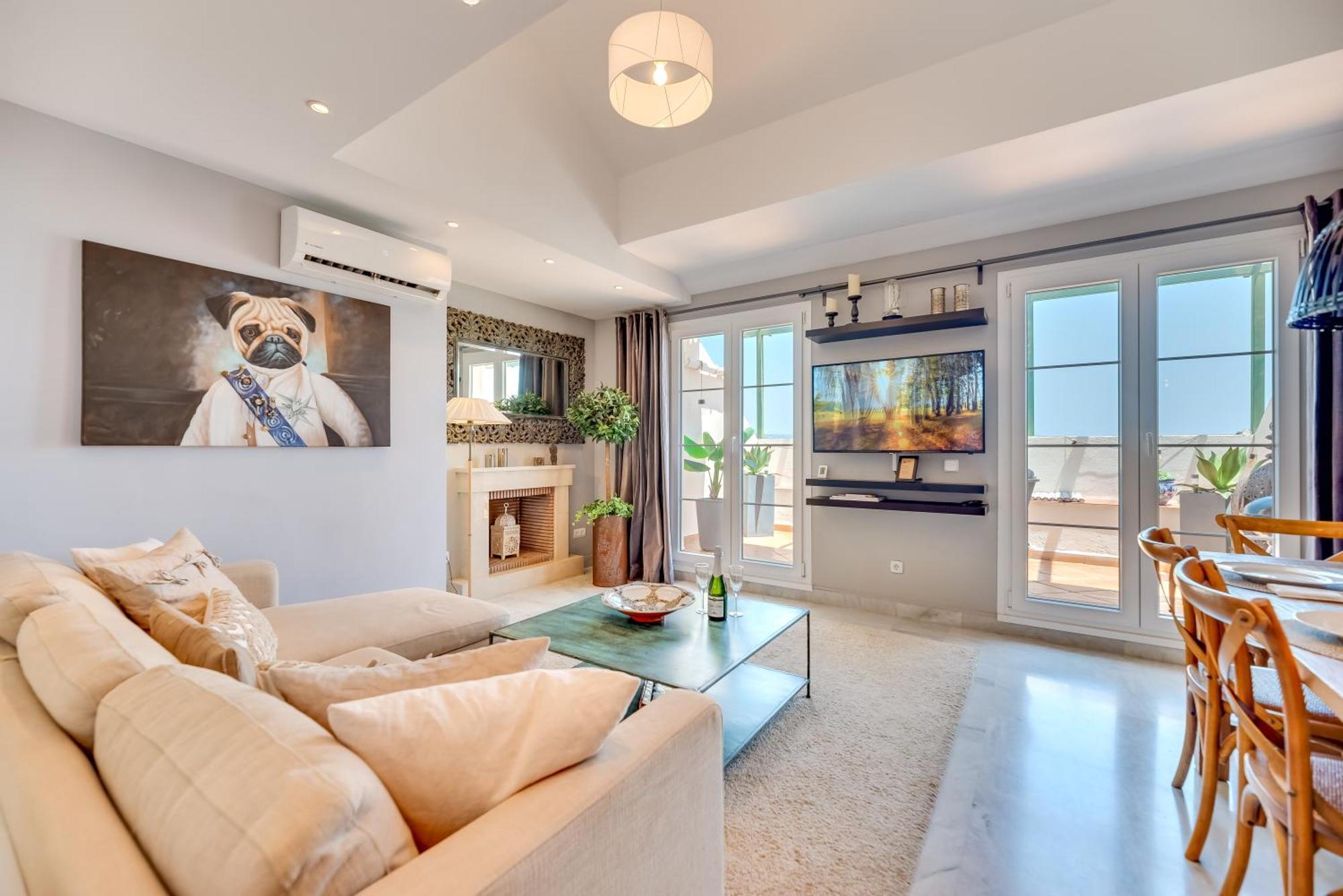 Elegant 2 Bdrm Penthouse With Bbq And Pools *