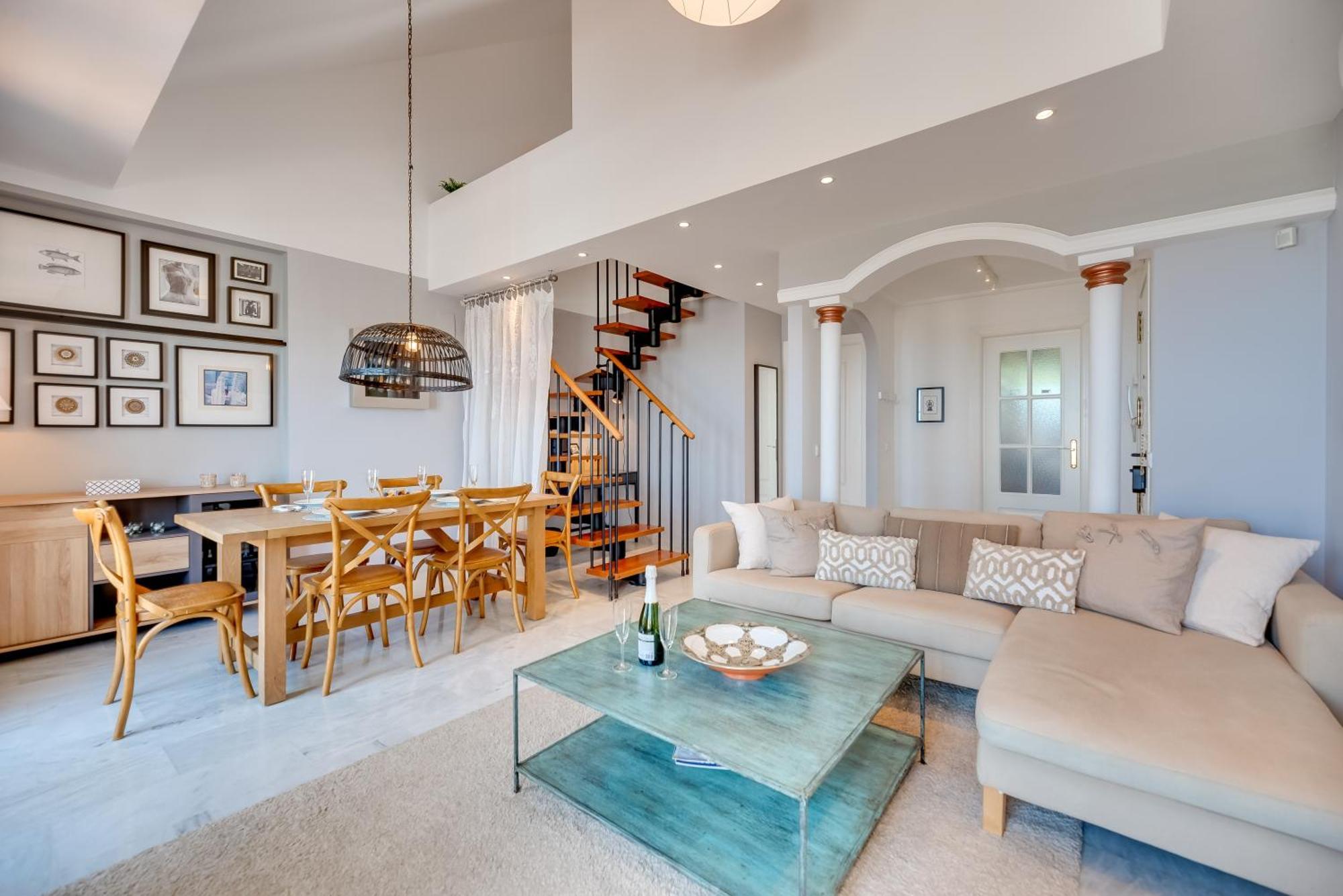Elegant 2 Bdrm Penthouse With Bbq And Pools Apartment *