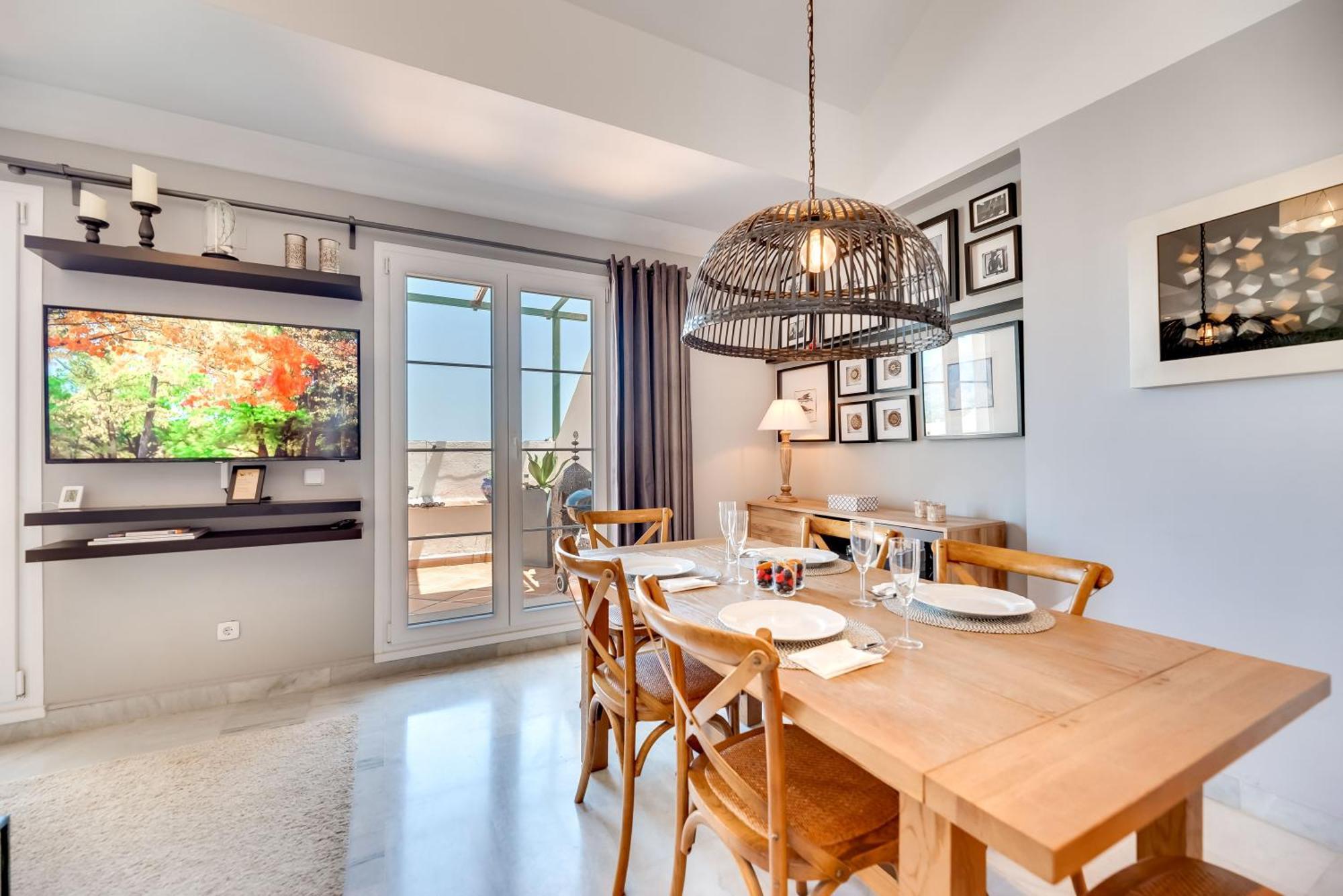 Apartment Elegant 2 Bdrm Penthouse With Bbq And Pools *