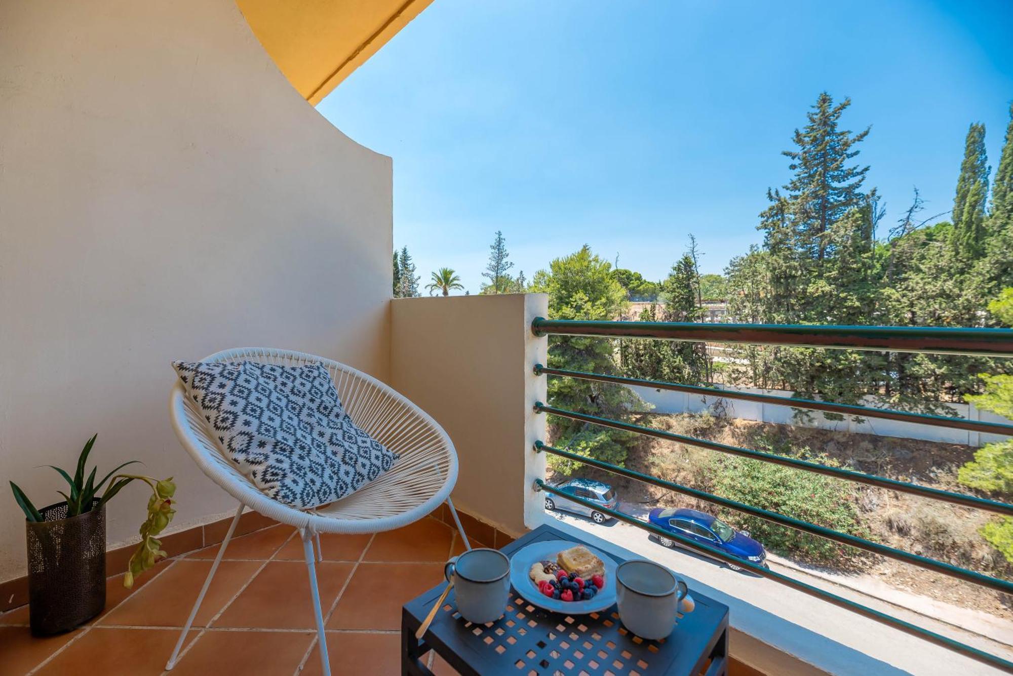 Elegant 2 Bdrm Penthouse With Bbq And Pools Apartment *