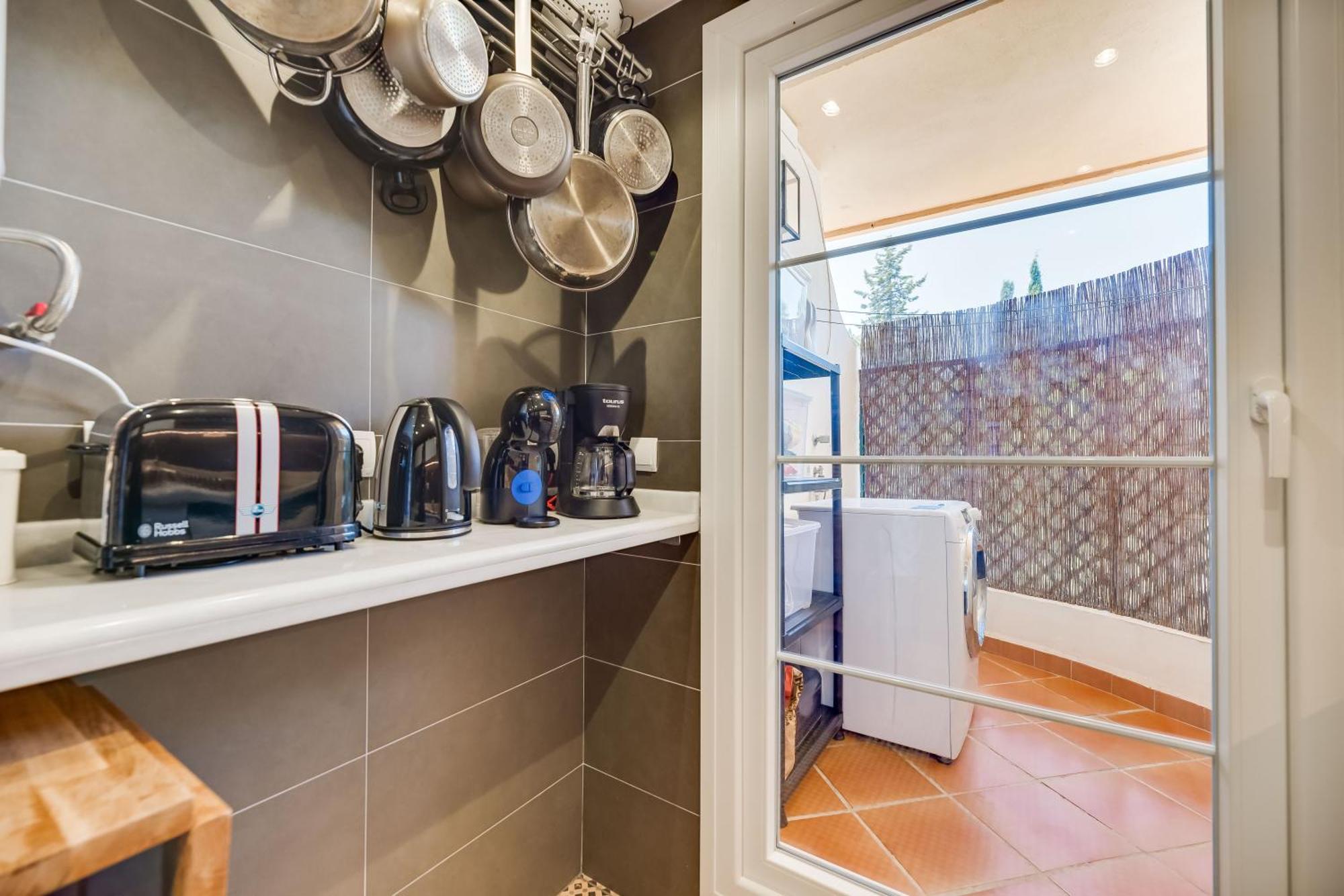 Apartment Elegant 2 Bdrm Penthouse With Bbq And Pools