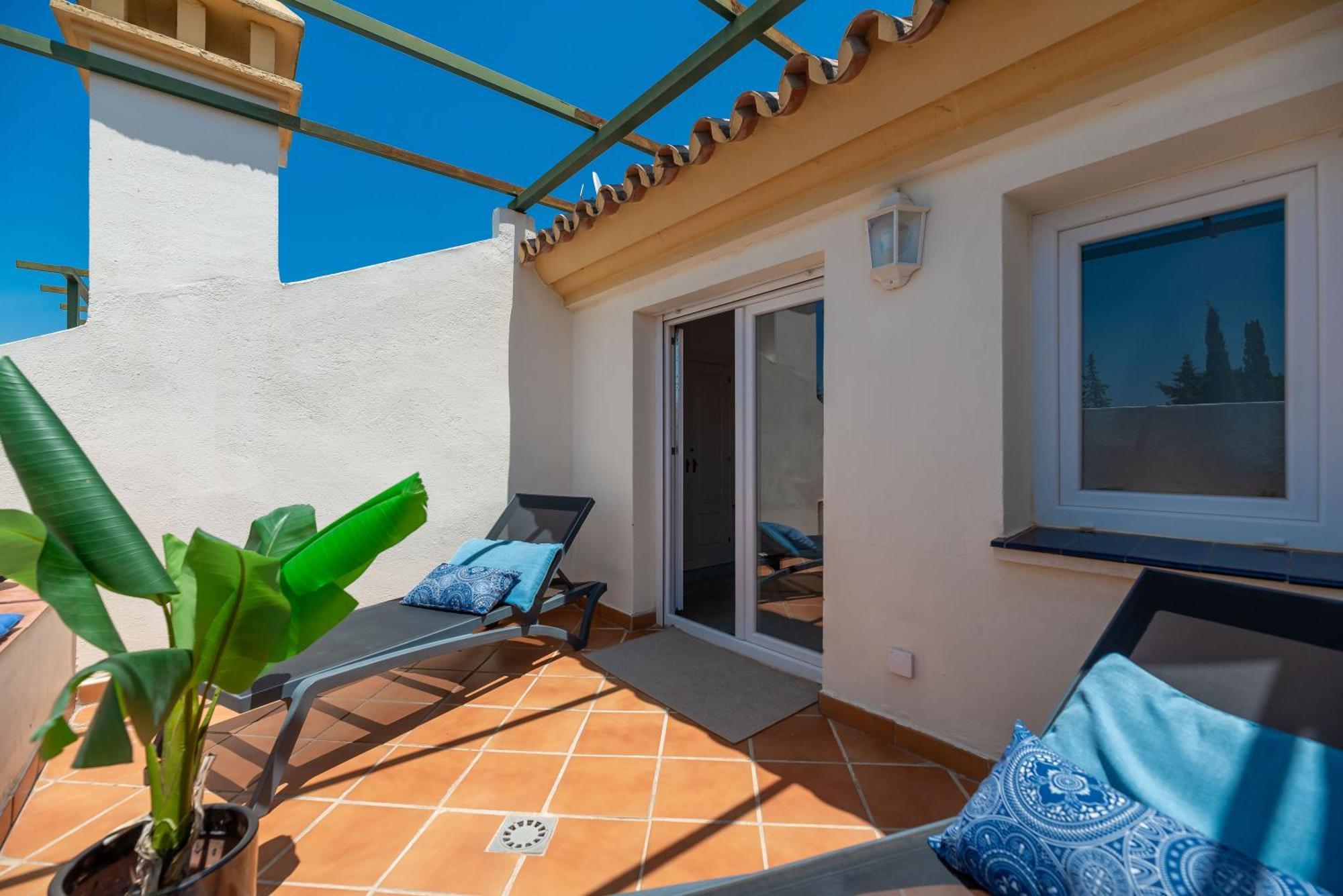 Apartment Elegant 2 Bdrm Penthouse With Bbq And Pools *