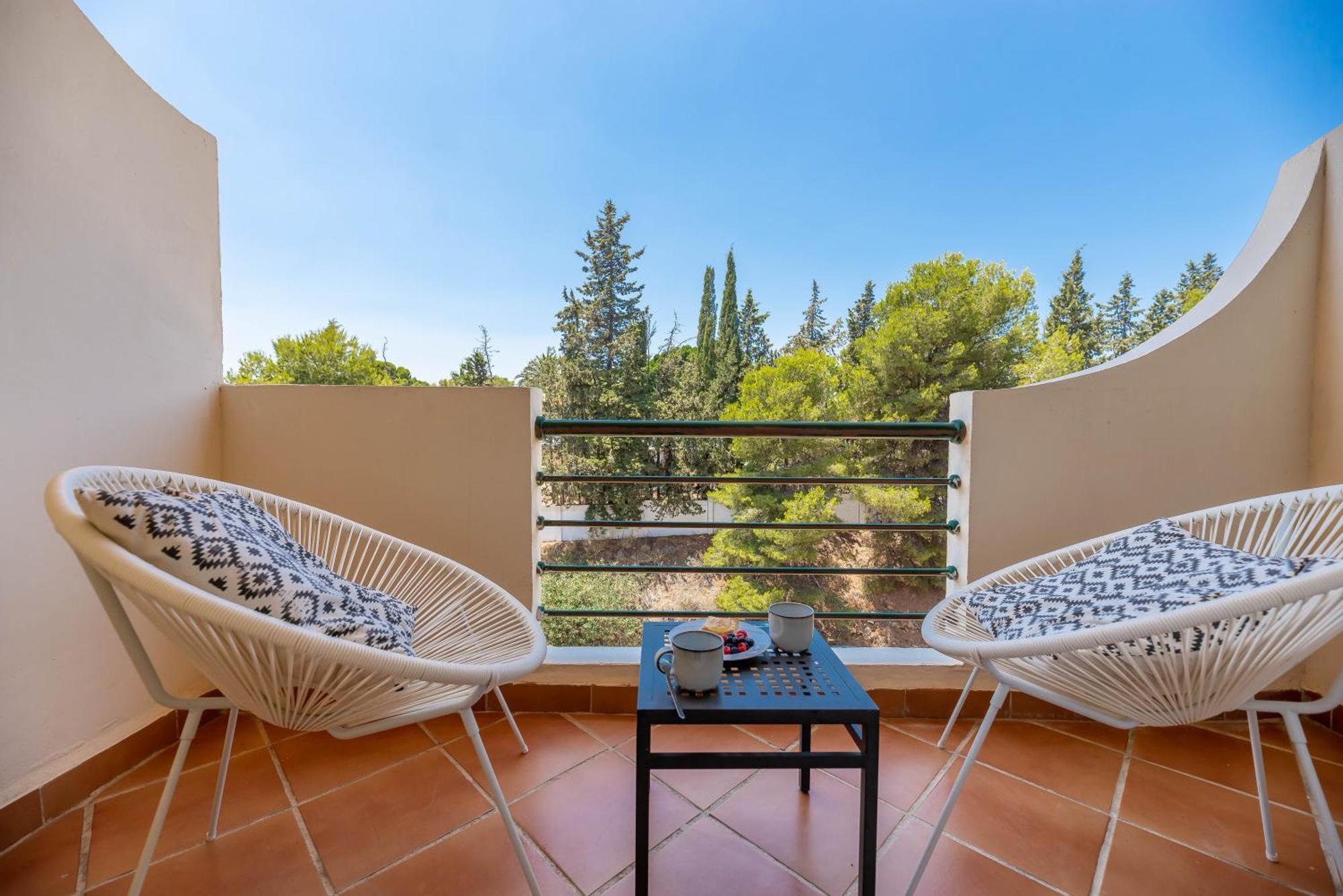 Apartment Elegant 2 Bdrm Penthouse With Bbq And Pools Marbella