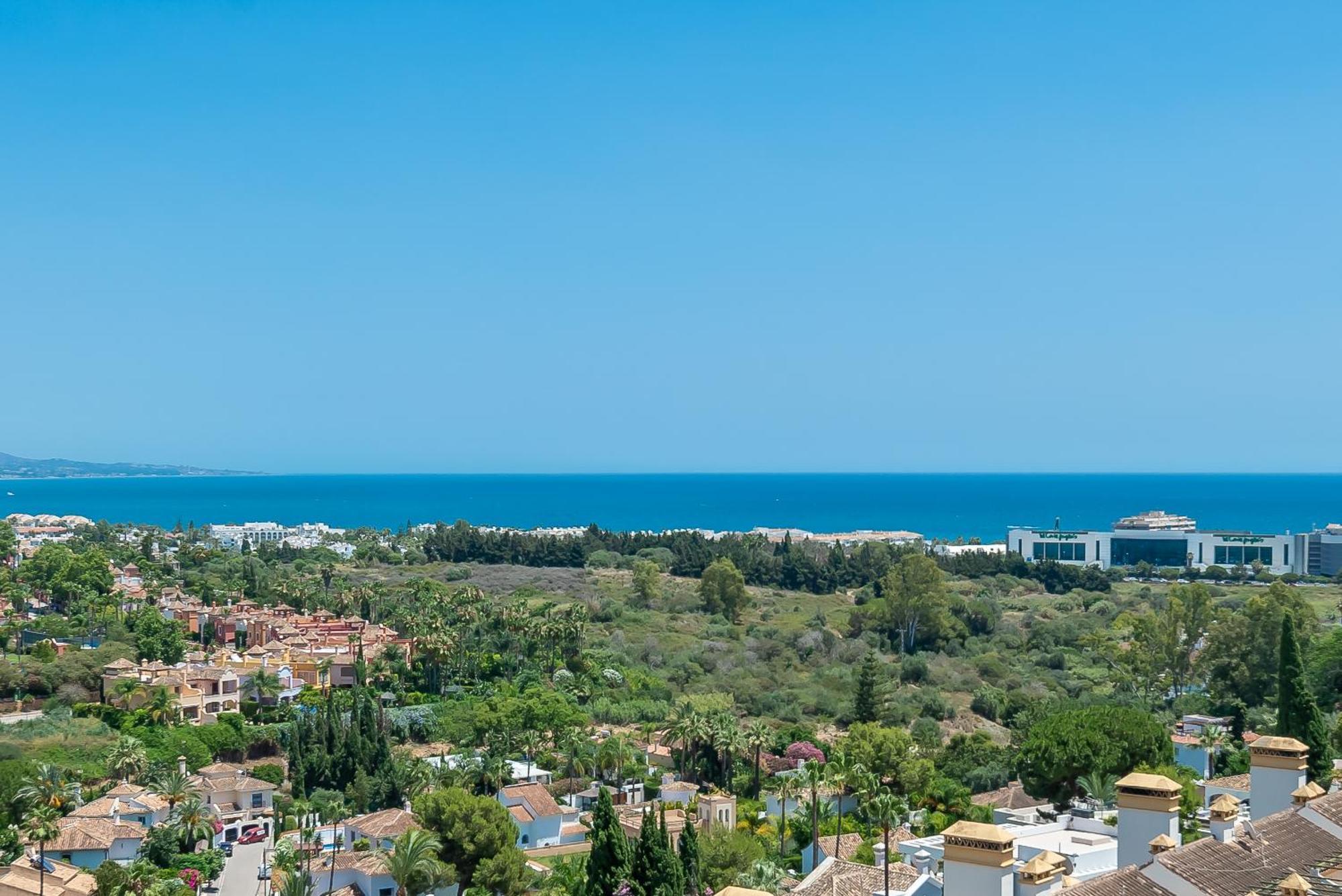 Elegant 2 Bdrm Penthouse With Bbq And Pools Apartment