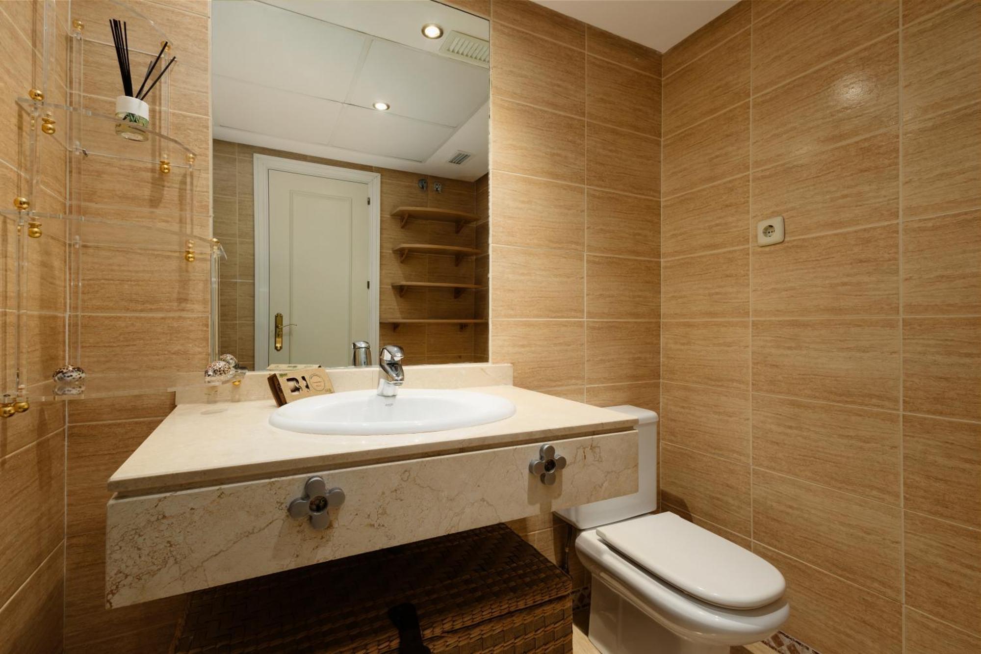 Apartment Ground Floor Holiday Apartment With Terrace And Pool In Puerto Banus, Marbella *