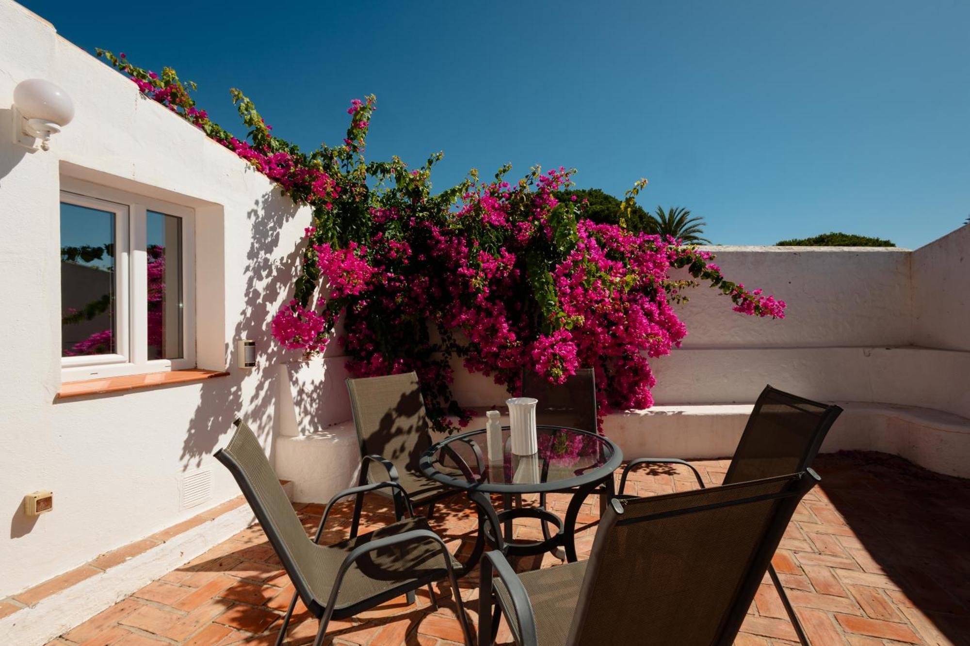 6 Bedroom Villa, With Heated Pool And Sea Views, Next To The Of Costabella Ferienhaus Marbella