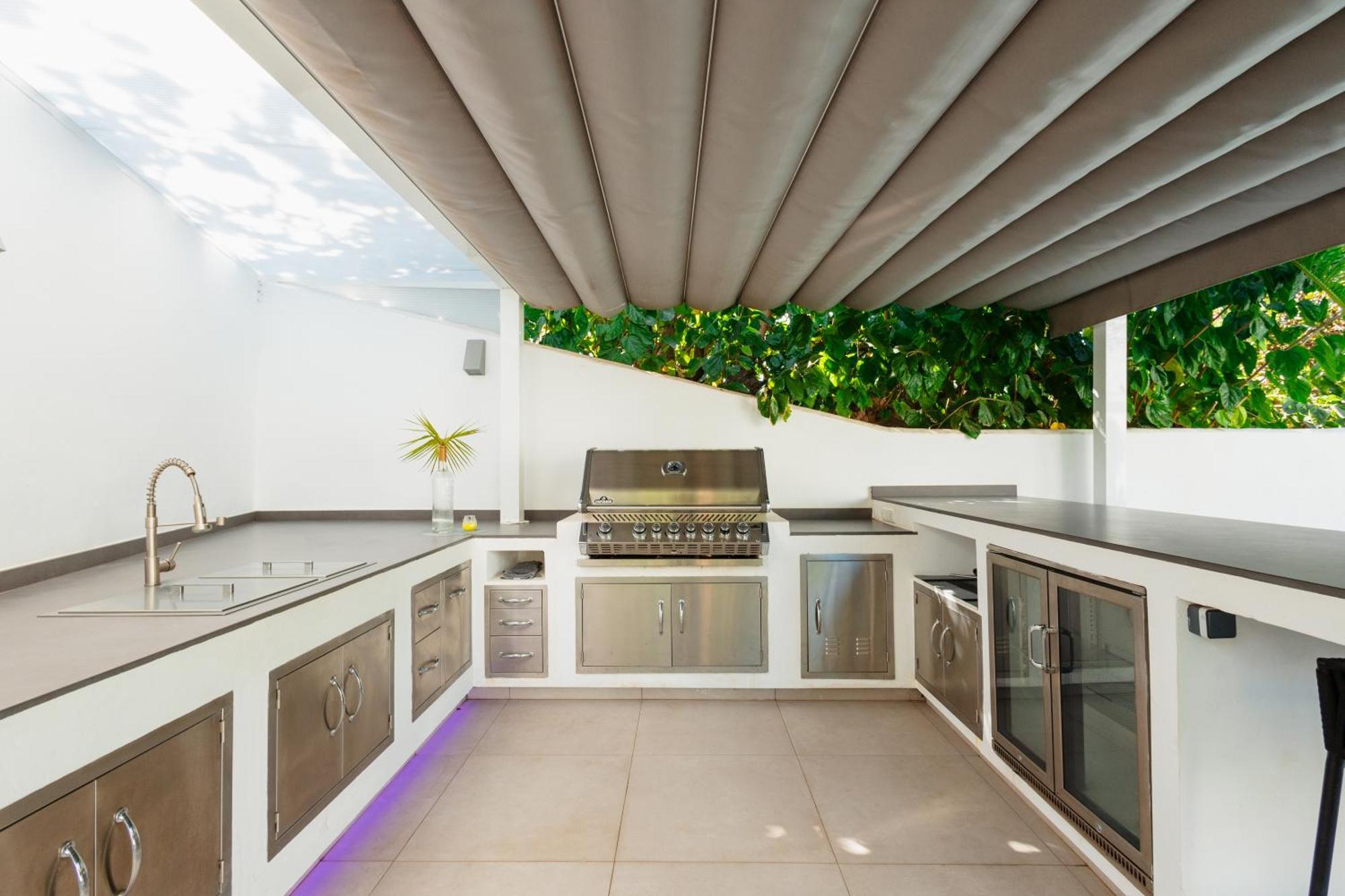 Ferienhaus 6 Bedroom Villa, With Heated Pool And Sea Views, Next To The Of Costabella