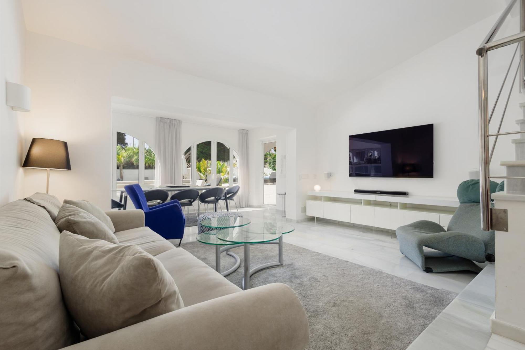 6 Bedroom Villa, With Heated Pool And Sea Views, Next To The Of Costabella Ferienhaus Marbella