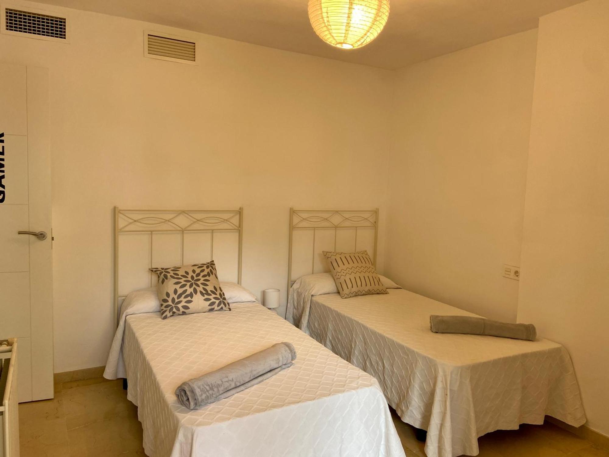 Con Vistas Y Terraza En Guadalmina Mad Apartamento Marbella