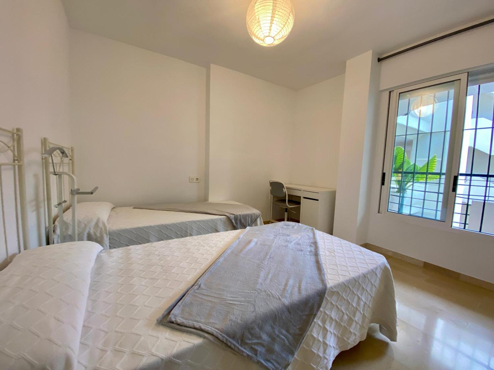 Con Vistas Y Terraza En Guadalmina Mad * Marbella