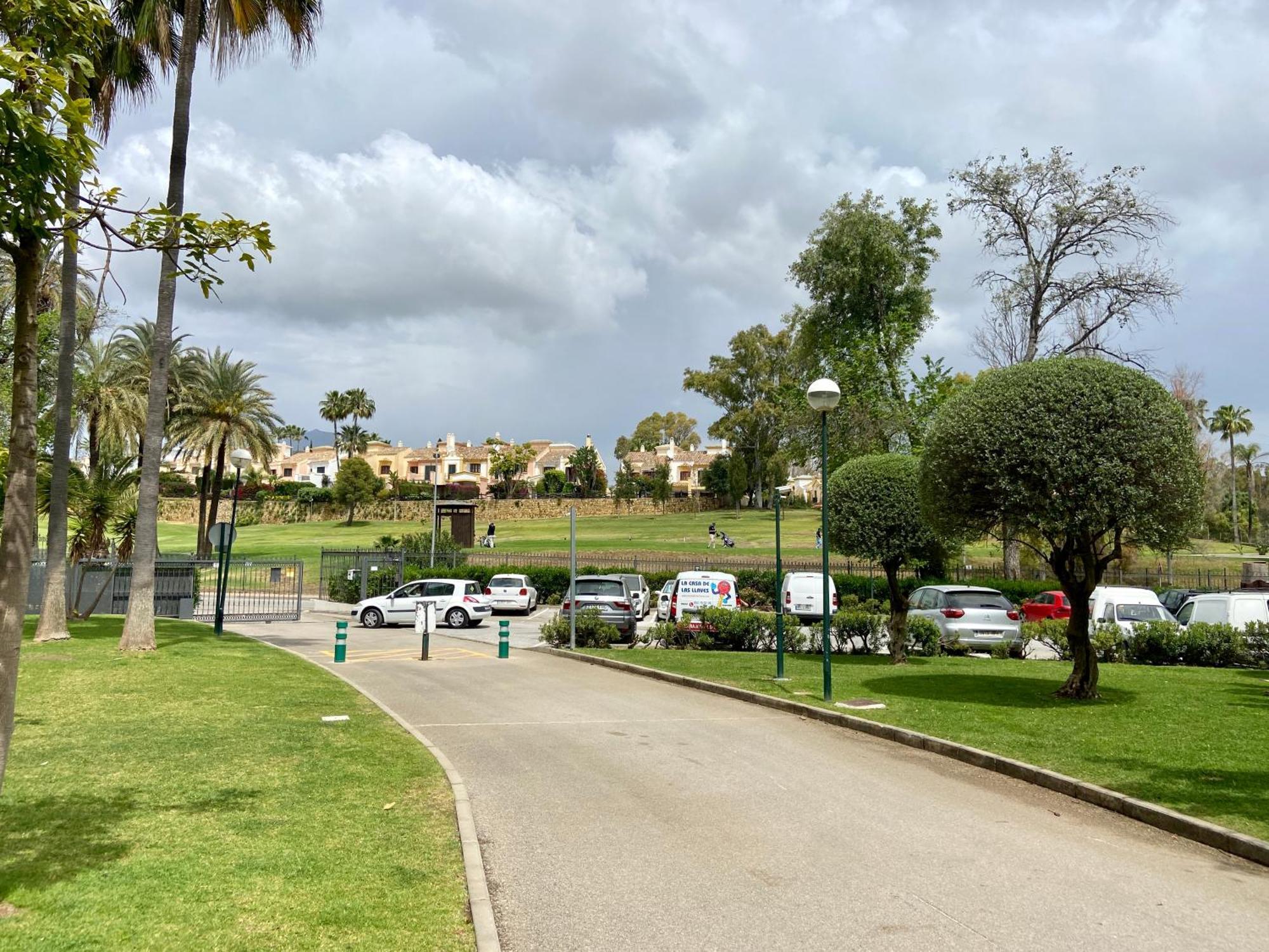 Con Vistas Y Terraza En Guadalmina Mad * Marbella
