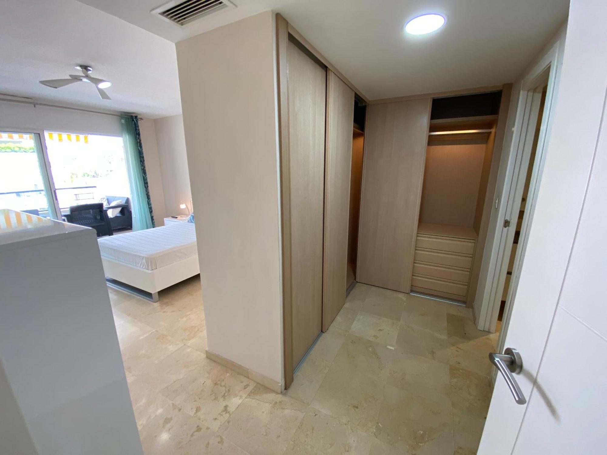 Apartamento Con Vistas Y Terraza En Guadalmina Mad *