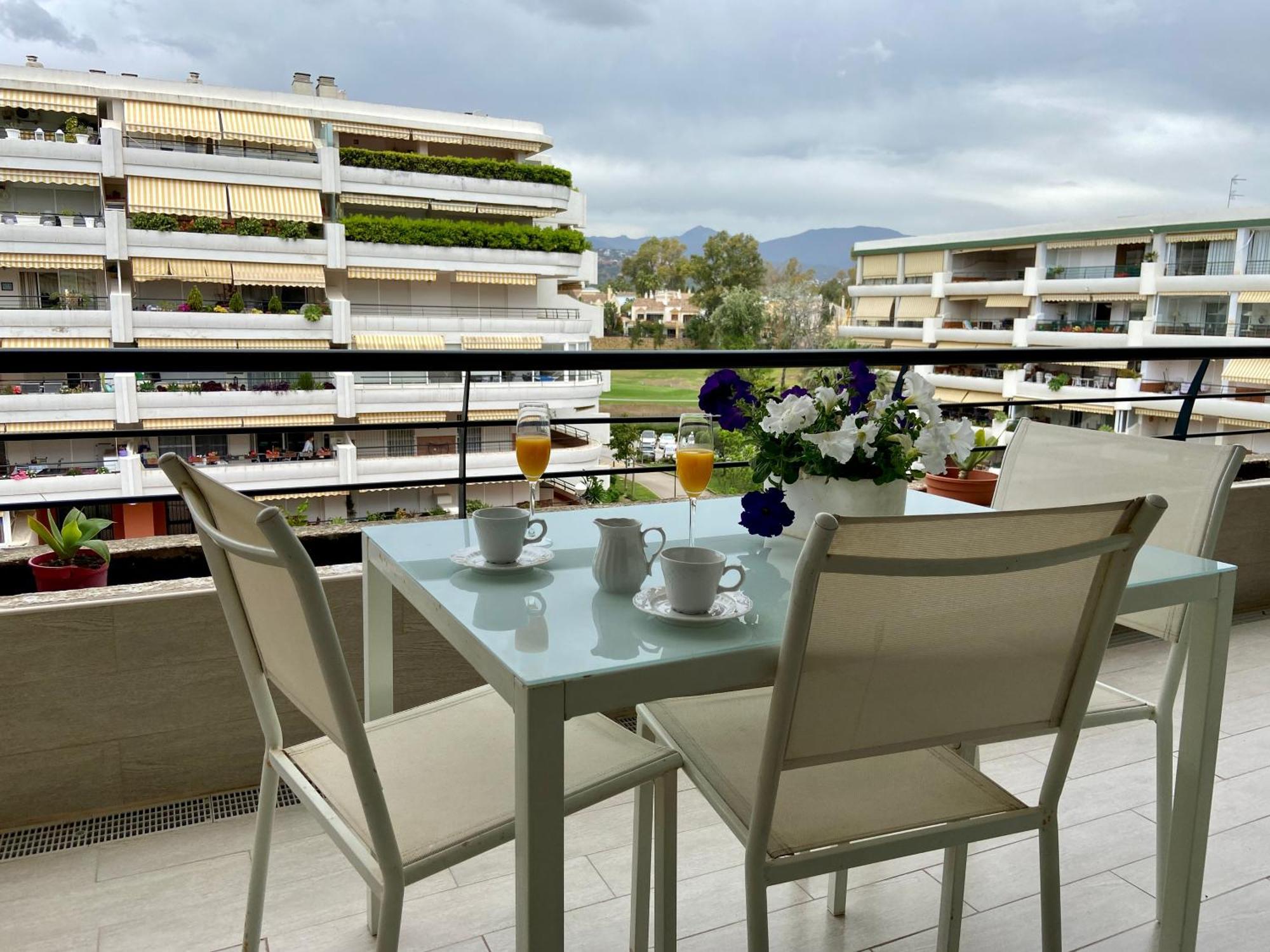 Apartamento Con Vistas Y Terraza En Guadalmina Mad *