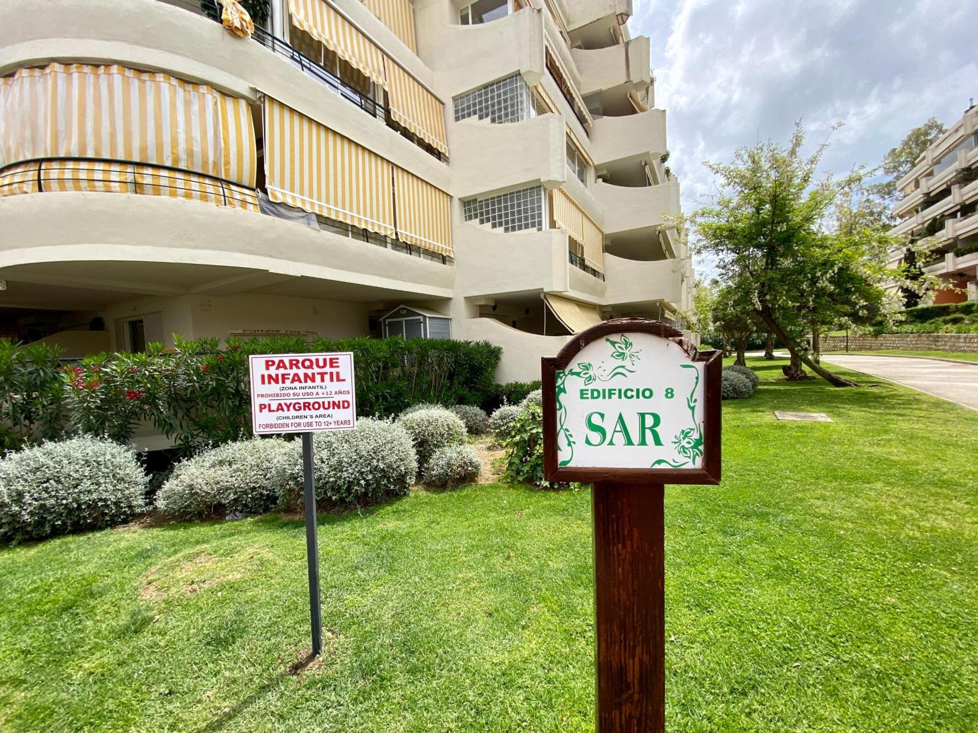 Apartamento Con Vistas Y Terraza En Guadalmina Mad