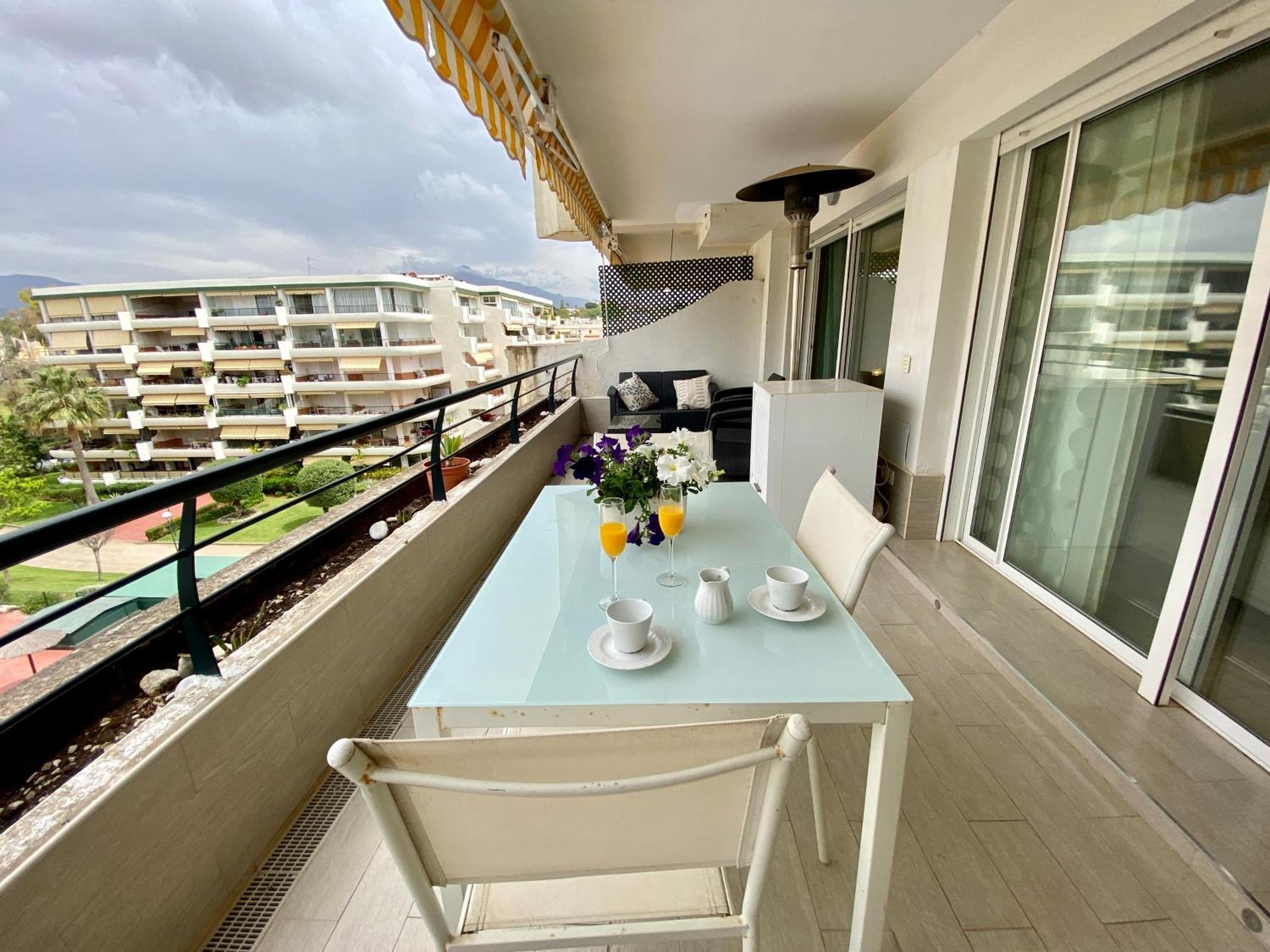 Con Vistas Y Terraza En Guadalmina Mad Apartamento