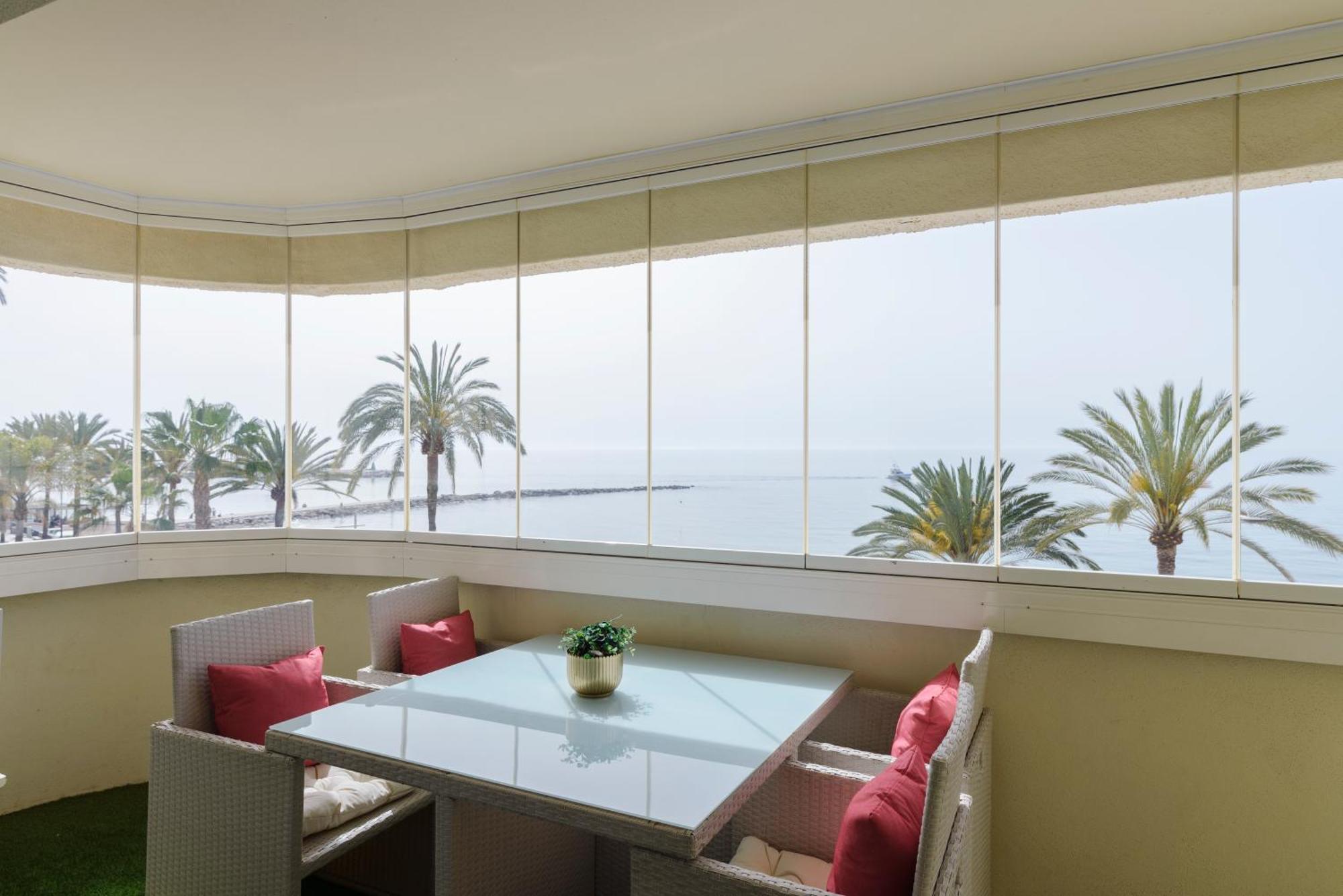Sea Front In Center Apartment *