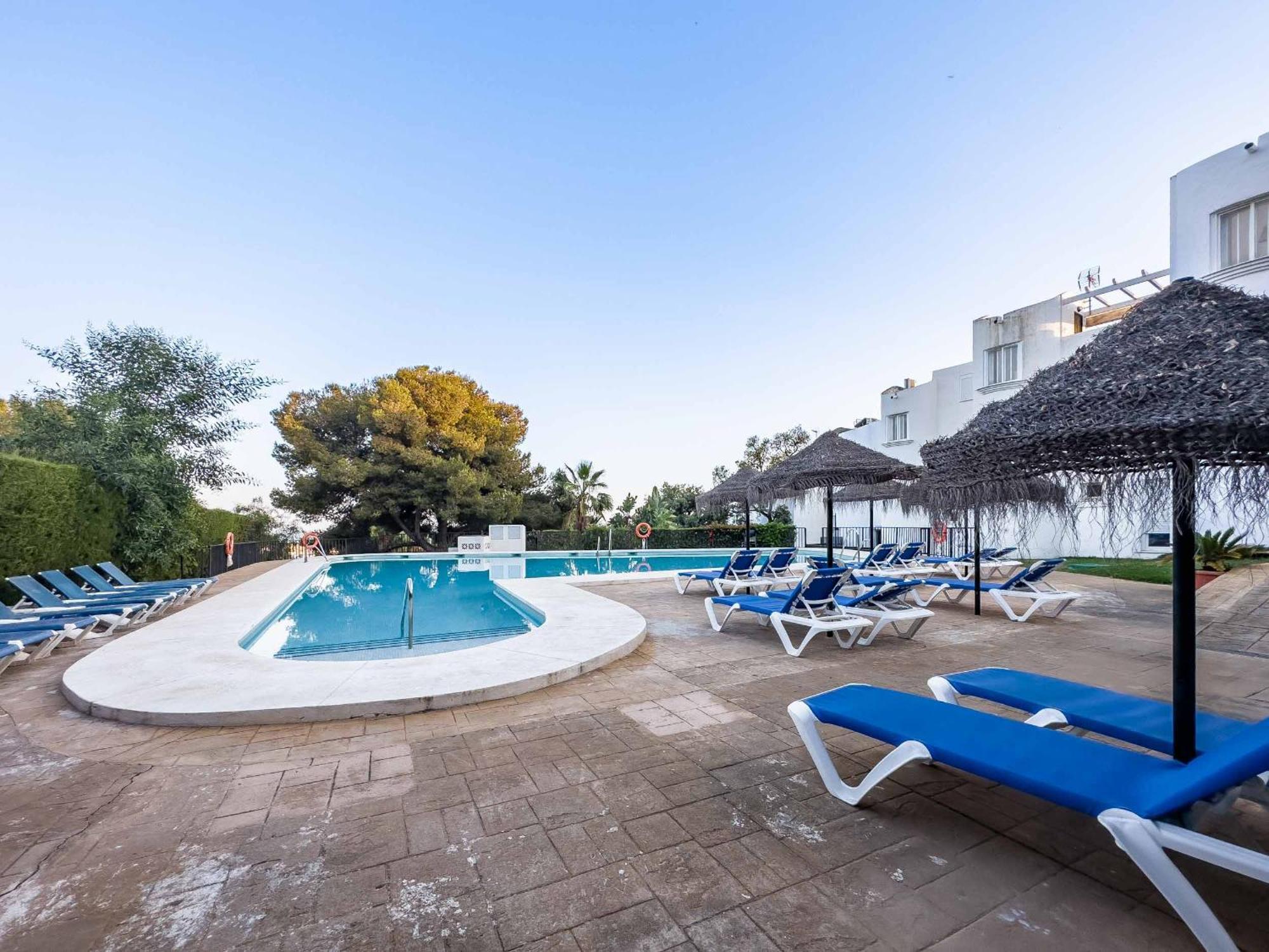Appartement 75-apartment With Views In Elviria, *