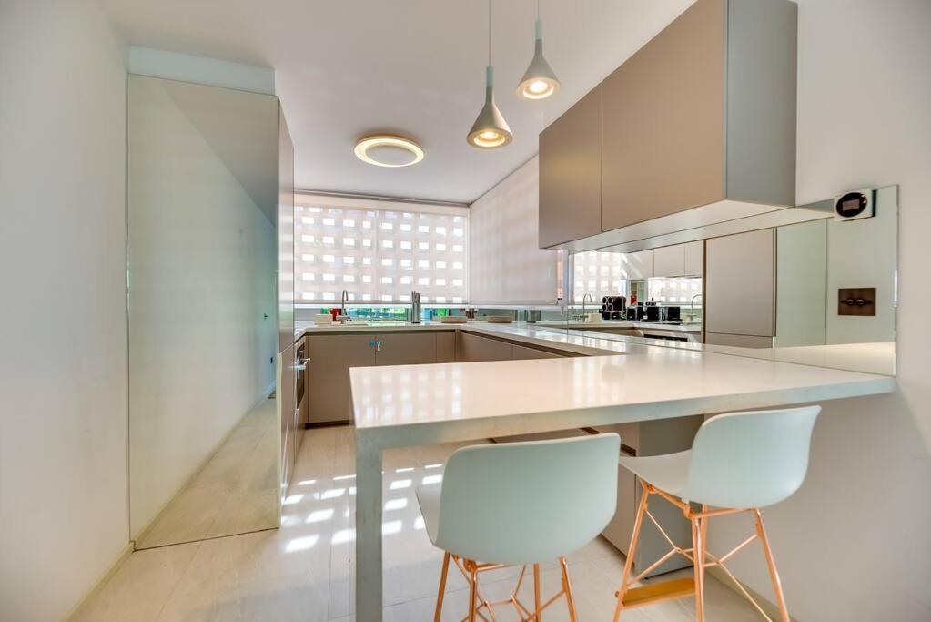 Luxury 5-bedroom Townhouse In Puente *