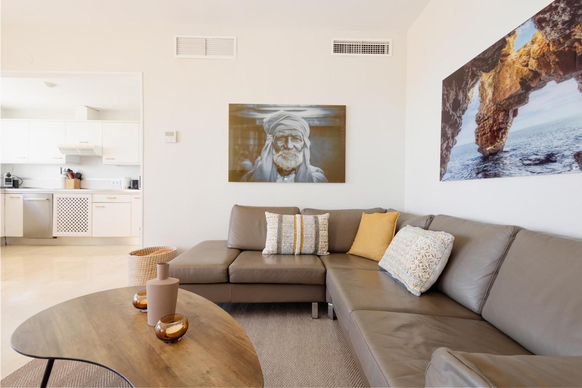 Apartment Modern Beachside Penthouse With Amazing Sea Views