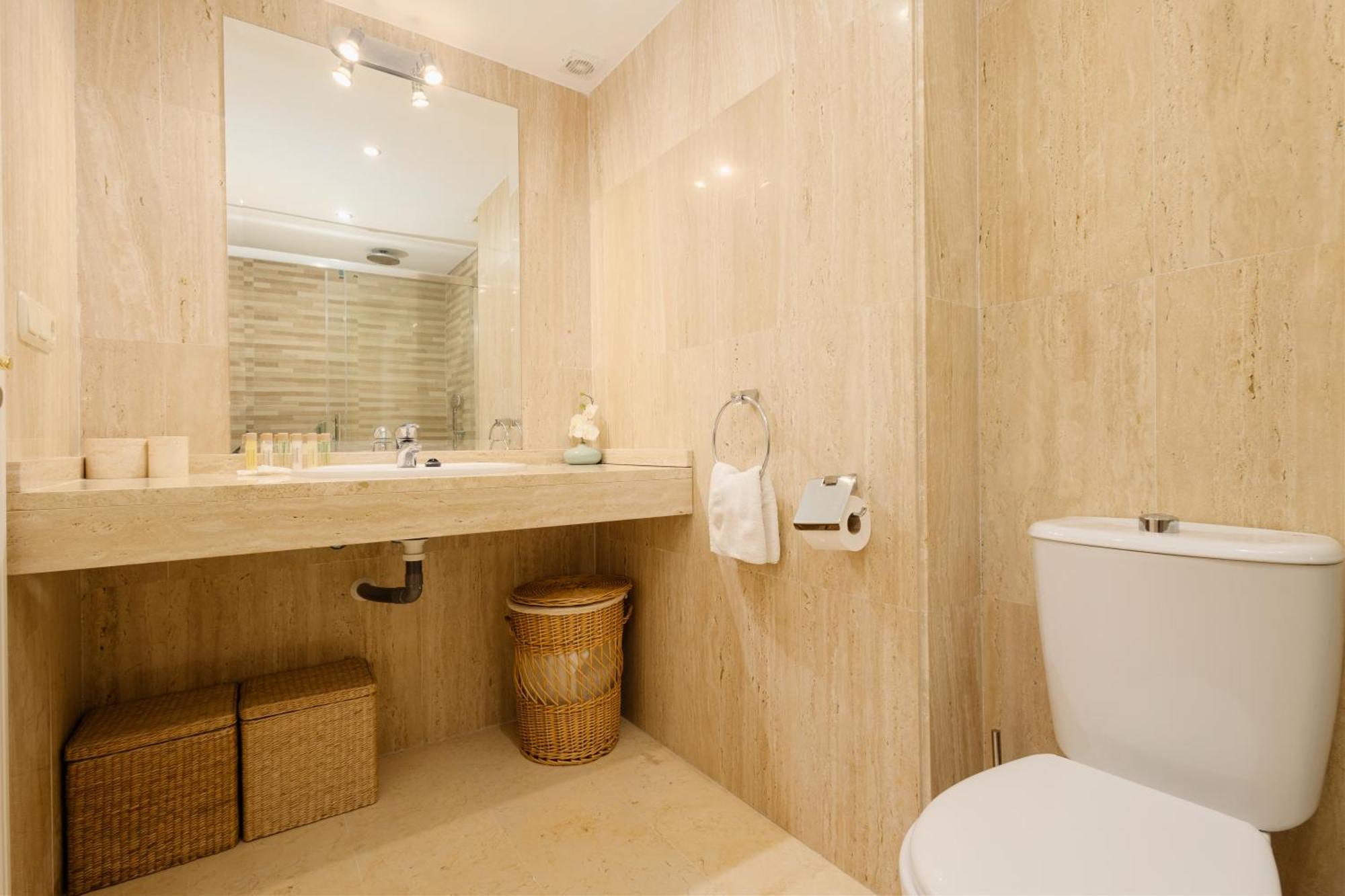 Apartment With Private Terrace, Just 10 Minutes By Car From Elviria Beach, Marbella