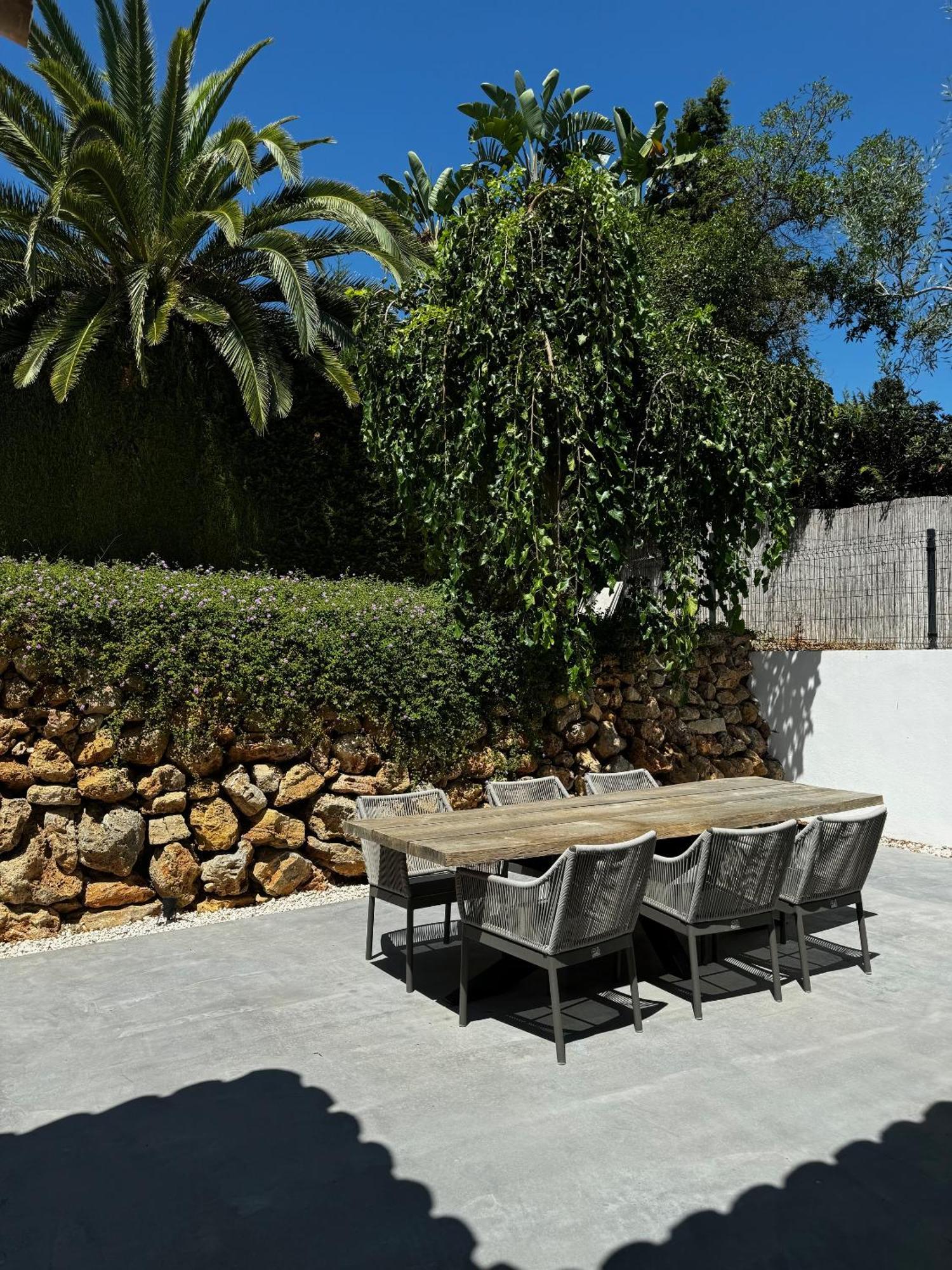 Villa Family Bliss In Marbella- Brand-new 4 Bedroom With Garden, Private Pool & Jacuzzi, Marbesa 500 M To The Beautiful Cabopino *