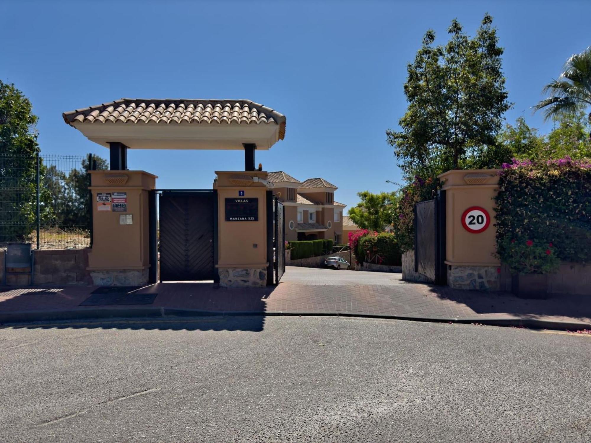 Adosada En Santa Clara * Marbella