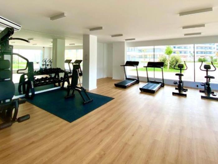 Apartment Newly Built 3 Bdrm Modern W Gym, Pool, & Views *